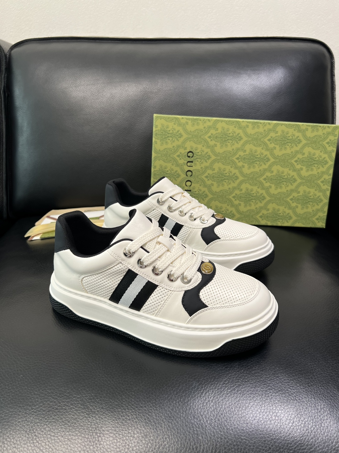 Gucci 高品质 顶级工艺品 古奇专柜新款，原厂配置意大利进口牛皮面料，进口牛皮内里垫，透气舒适，鞋底