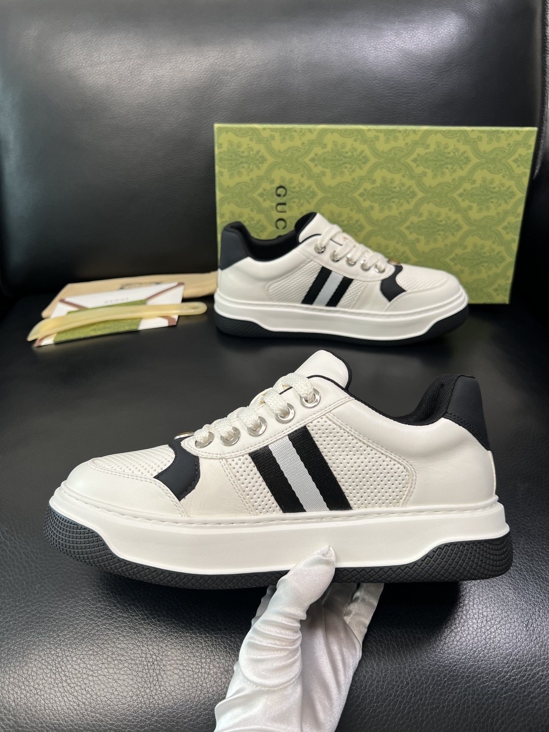 Gucci 高品质 顶级工艺品 古奇专柜新款，原厂配置意大利进口牛皮面料，进口牛皮内里垫，透气舒适，鞋底