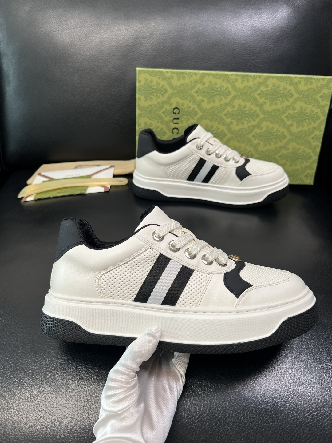 Gucci 高品质 顶级工艺品 古奇专柜新款，原厂配置意大利进口牛皮面料，进口牛皮内里垫，透气舒适，鞋底