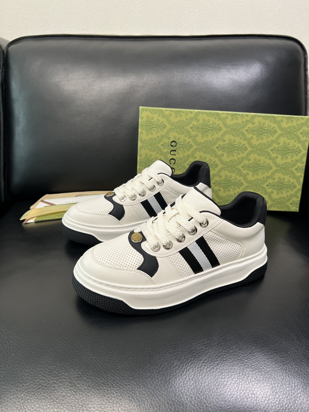 Gucci 高品质 顶级工艺品 古奇专柜新款，原厂配置意大利进口牛皮面料，进口牛皮内里垫，透气舒适，鞋底