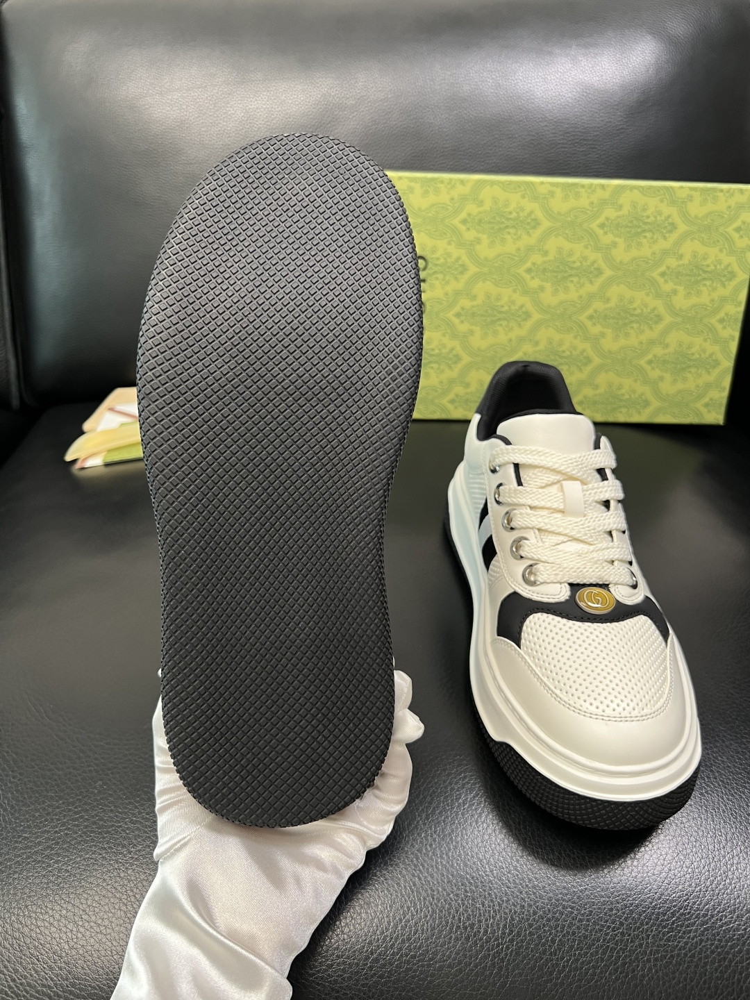 Gucci 高品质 顶级工艺品 古奇专柜新款，原厂配置意大利进口牛皮面料，进口牛皮内里垫，透气舒适，鞋底