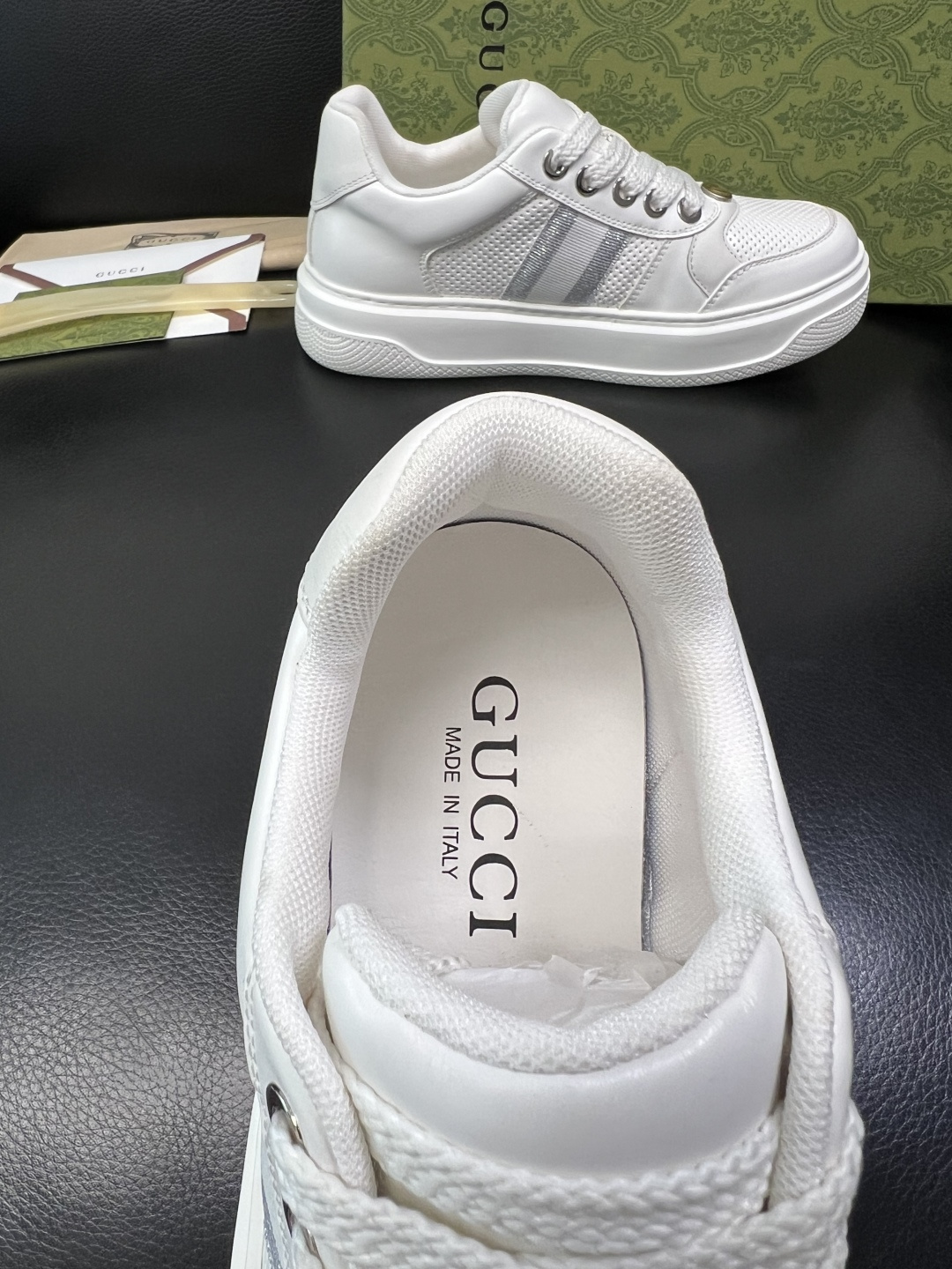 Gucci 高品质 顶级工艺品 古奇专柜新款，原厂配置意大利进口牛皮面料，进口牛皮内里垫，透气舒适，鞋底
