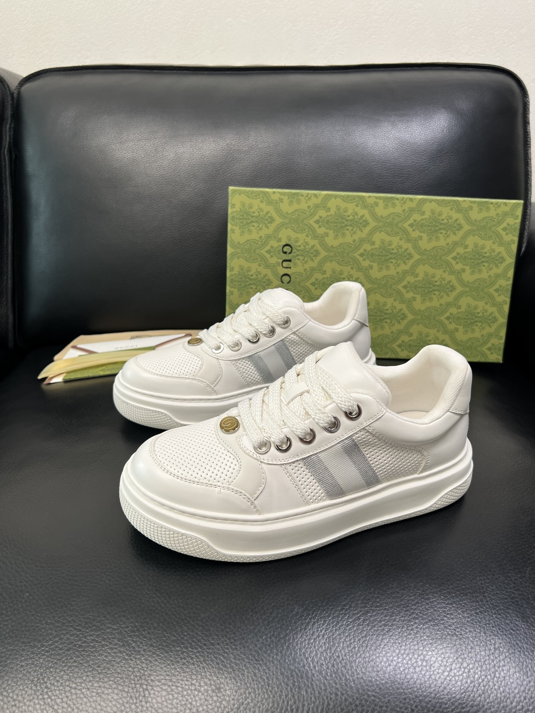 Gucci 高品质 顶级工艺品 古奇专柜新款，原厂配置意大利进口牛皮面料，进口牛皮内里垫，透气舒适，鞋底