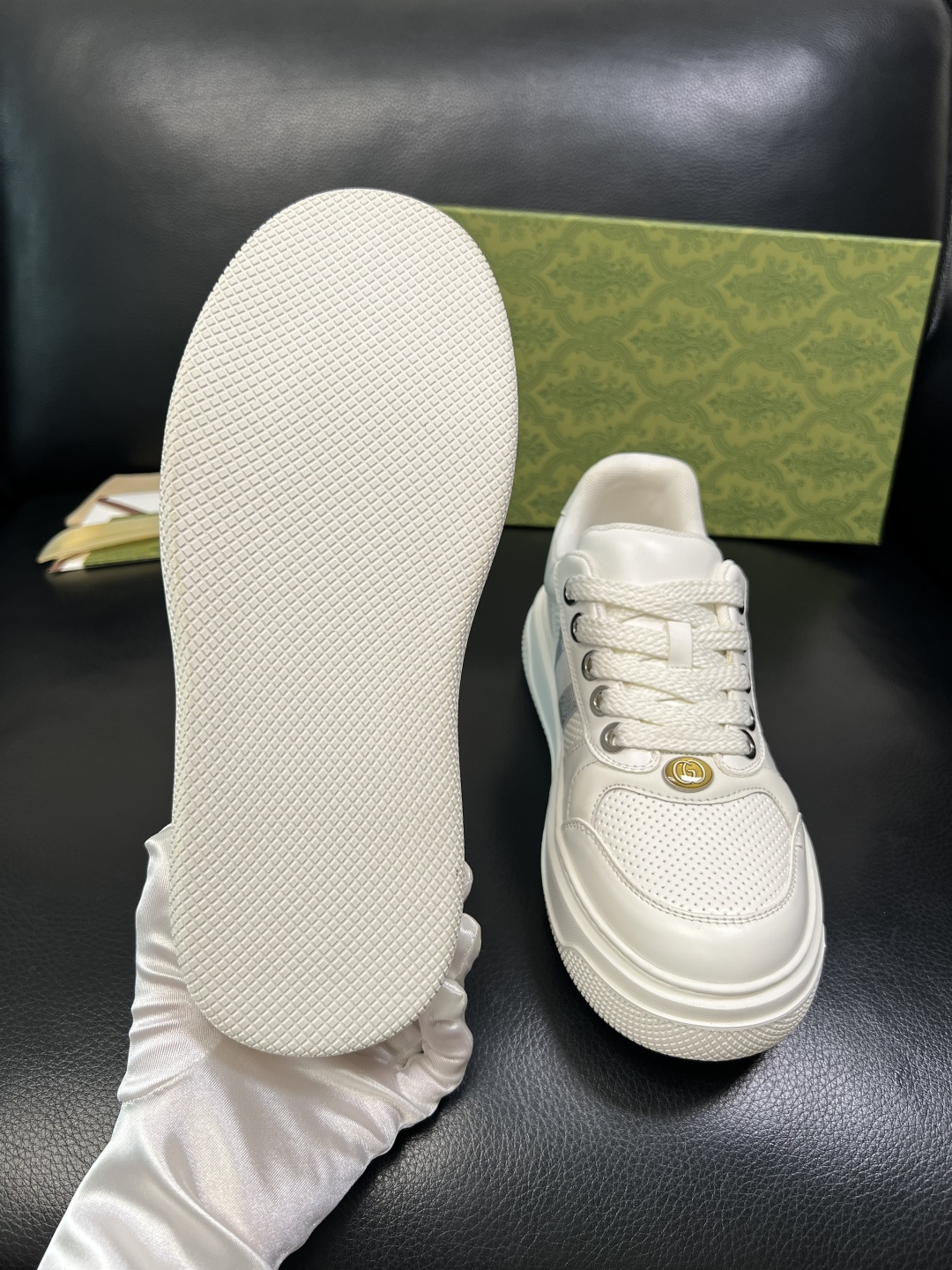 Gucci 高品质 顶级工艺品 古奇专柜新款，原厂配置意大利进口牛皮面料，进口牛皮内里垫，透气舒适，鞋底