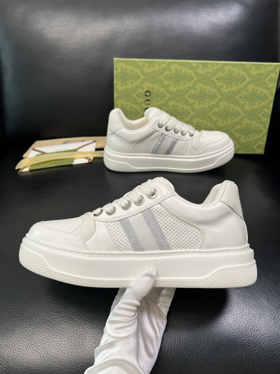 Gucci 高品质 顶级工艺品 古奇专柜新款，原厂配置意大利进口牛皮面料，进口牛皮内里垫，透气舒适，鞋底