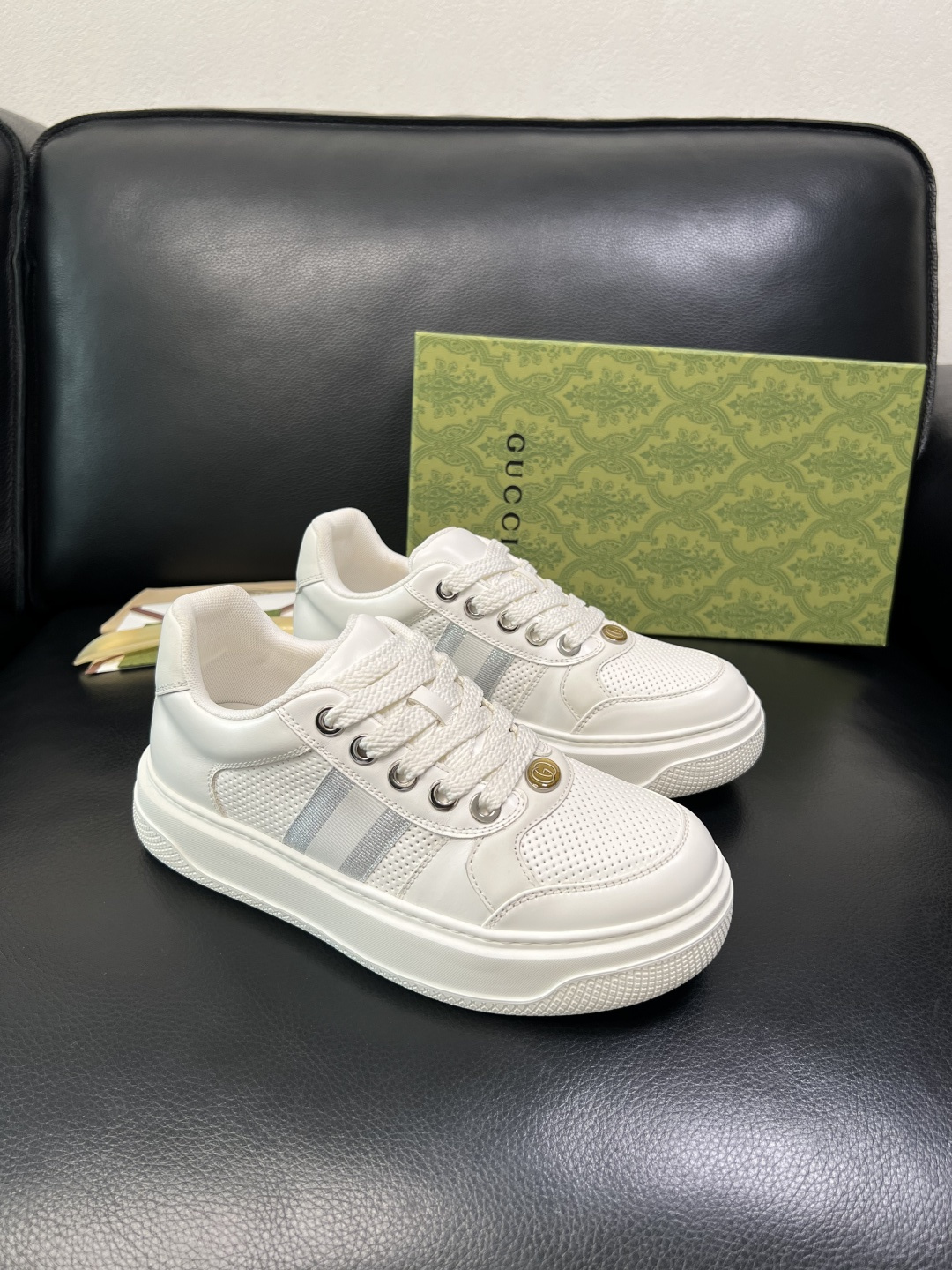 Gucci 高品质 顶级工艺品 古奇专柜新款，原厂配置意大利进口牛皮面料，进口牛皮内里垫，透气舒适，鞋底