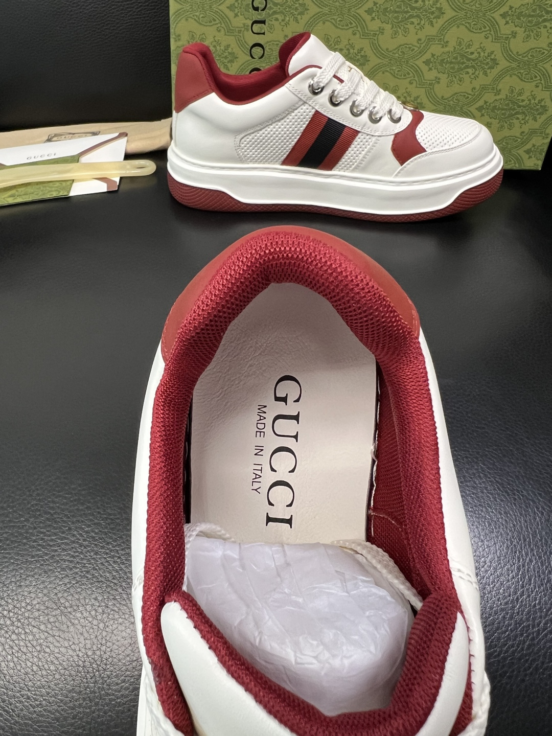 Gucci 高品质 顶级工艺品 古奇专柜新款，原厂配置意大利进口牛皮面料，进口牛皮内里垫，透气舒适，鞋底