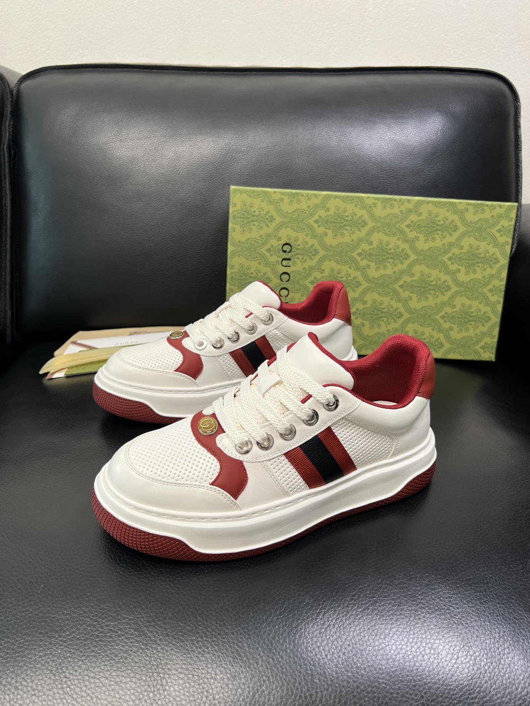 Gucci 高品质 顶级工艺品 古奇专柜新款，原厂配置意大利进口牛皮面料，进口牛皮内里垫，透气舒适，鞋底