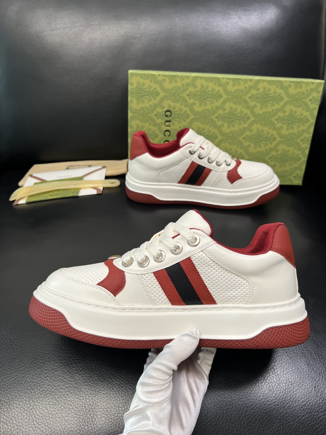 Gucci 高品质 顶级工艺品 古奇专柜新款，原厂配置意大利进口牛皮面料，进口牛皮内里垫，透气舒适，鞋底