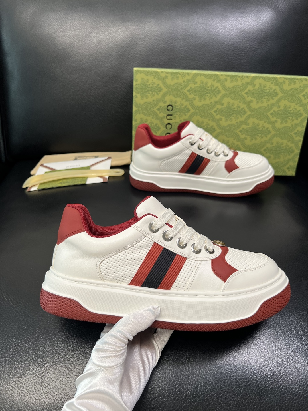 Gucci 高品质 顶级工艺品 古奇专柜新款，原厂配置意大利进口牛皮面料，进口牛皮内里垫，透气舒适，鞋底