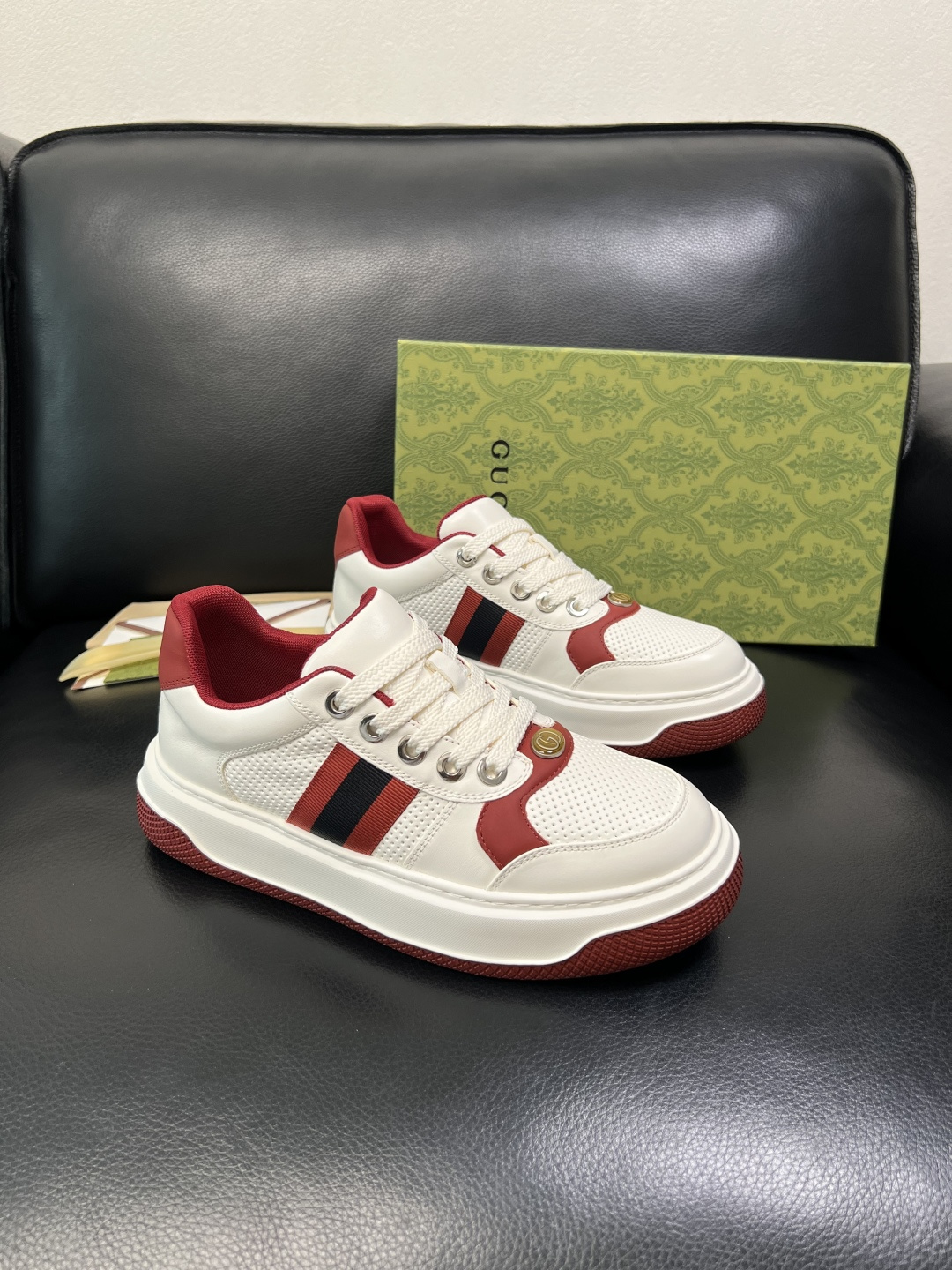 Gucci 高品质 顶级工艺品 古奇专柜新款，原厂配置意大利进口牛皮面料，进口牛皮内里垫，透气舒适，鞋底