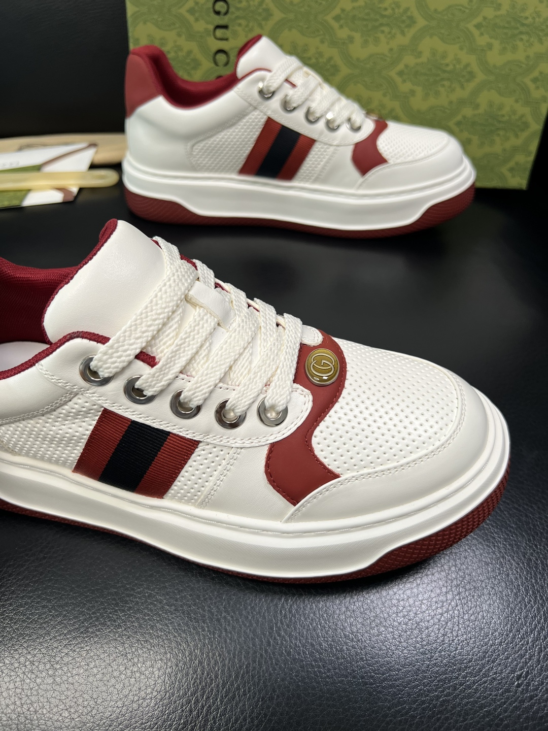 Gucci 高品质 顶级工艺品 古奇专柜新款，原厂配置意大利进口牛皮面料，进口牛皮内里垫，透气舒适，鞋底