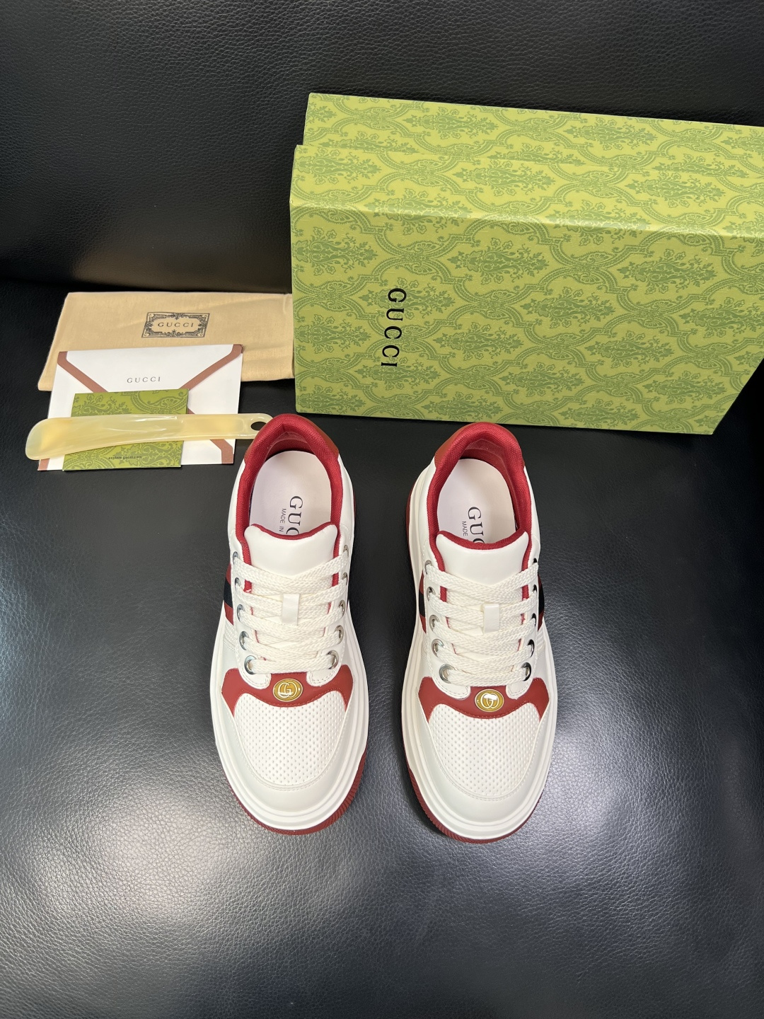 Gucci 高品质 顶级工艺品 古奇专柜新款，原厂配置意大利进口牛皮面料，进口牛皮内里垫，透气舒适，鞋底