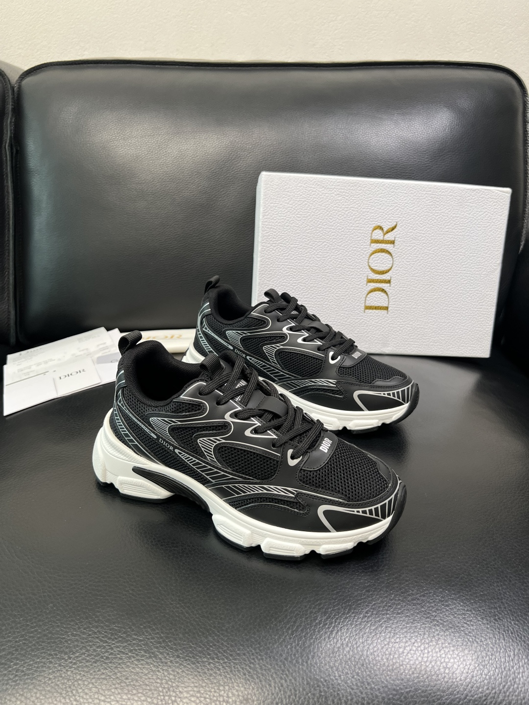 Dior 顶级工艺品 迪奥 专柜同步 原厂配置，意大利进口原版牛皮面料，透气舒适进口水染牛里垫，鞋底：原