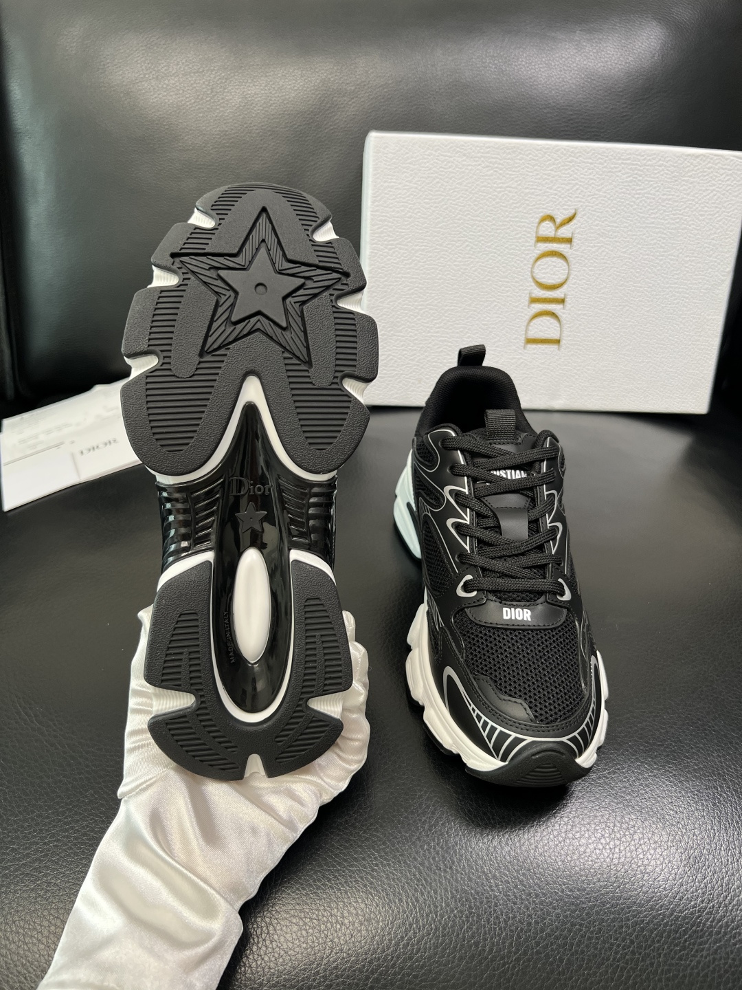 Dior 顶级工艺品 迪奥 专柜同步 原厂配置，意大利进口原版牛皮面料，透气舒适进口水染牛里垫，鞋底：原