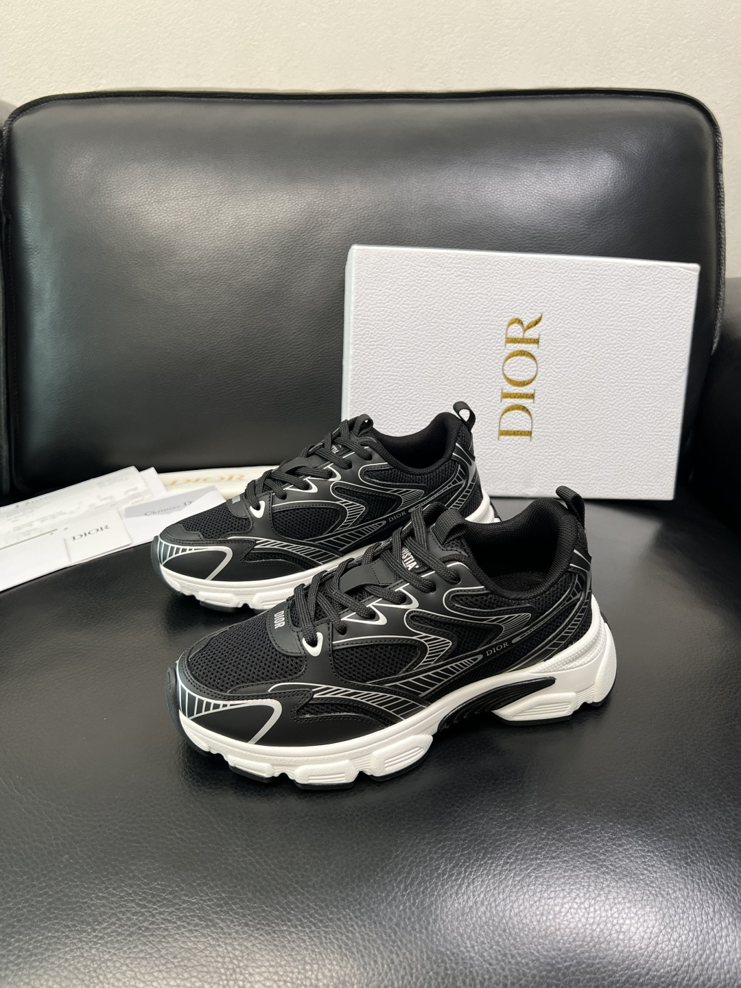 Dior 顶级工艺品 迪奥 专柜同步 原厂配置，意大利进口原版牛皮面料，透气舒适进口水染牛里垫，鞋底：原