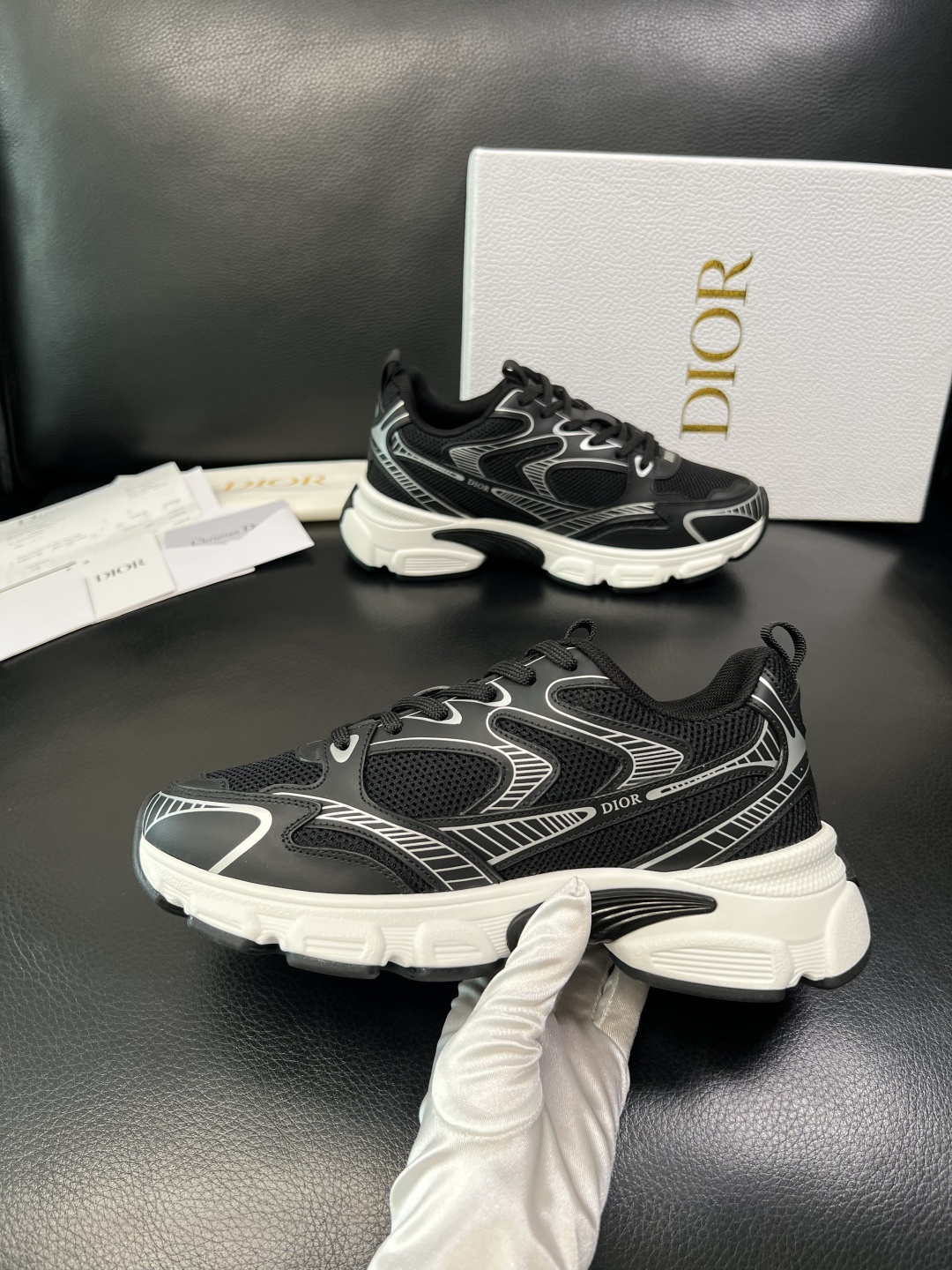 Dior 顶级工艺品 迪奥 专柜同步 原厂配置，意大利进口原版牛皮面料，透气舒适进口水染牛里垫，鞋底：原