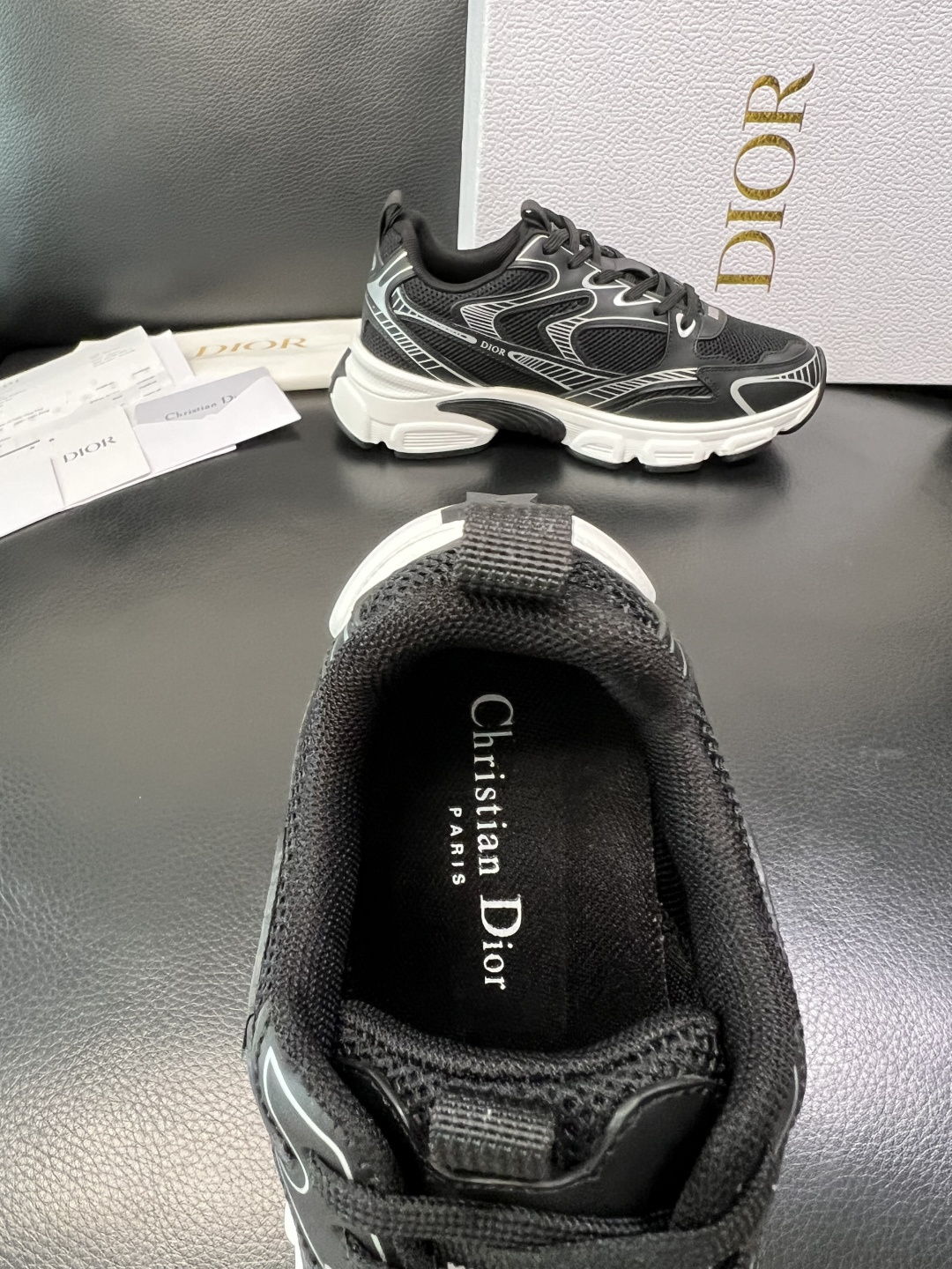 Dior 顶级工艺品 迪奥 专柜同步 原厂配置，意大利进口原版牛皮面料，透气舒适进口水染牛里垫，鞋底：原