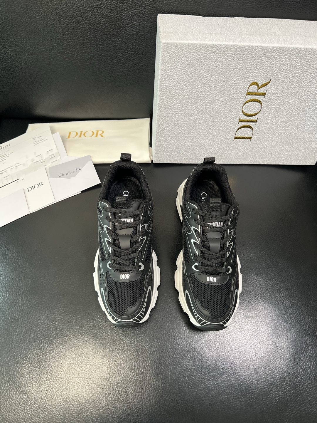 Dior 顶级工艺品 迪奥 专柜同步 原厂配置，意大利进口原版牛皮面料，透气舒适进口水染牛里垫，鞋底：原