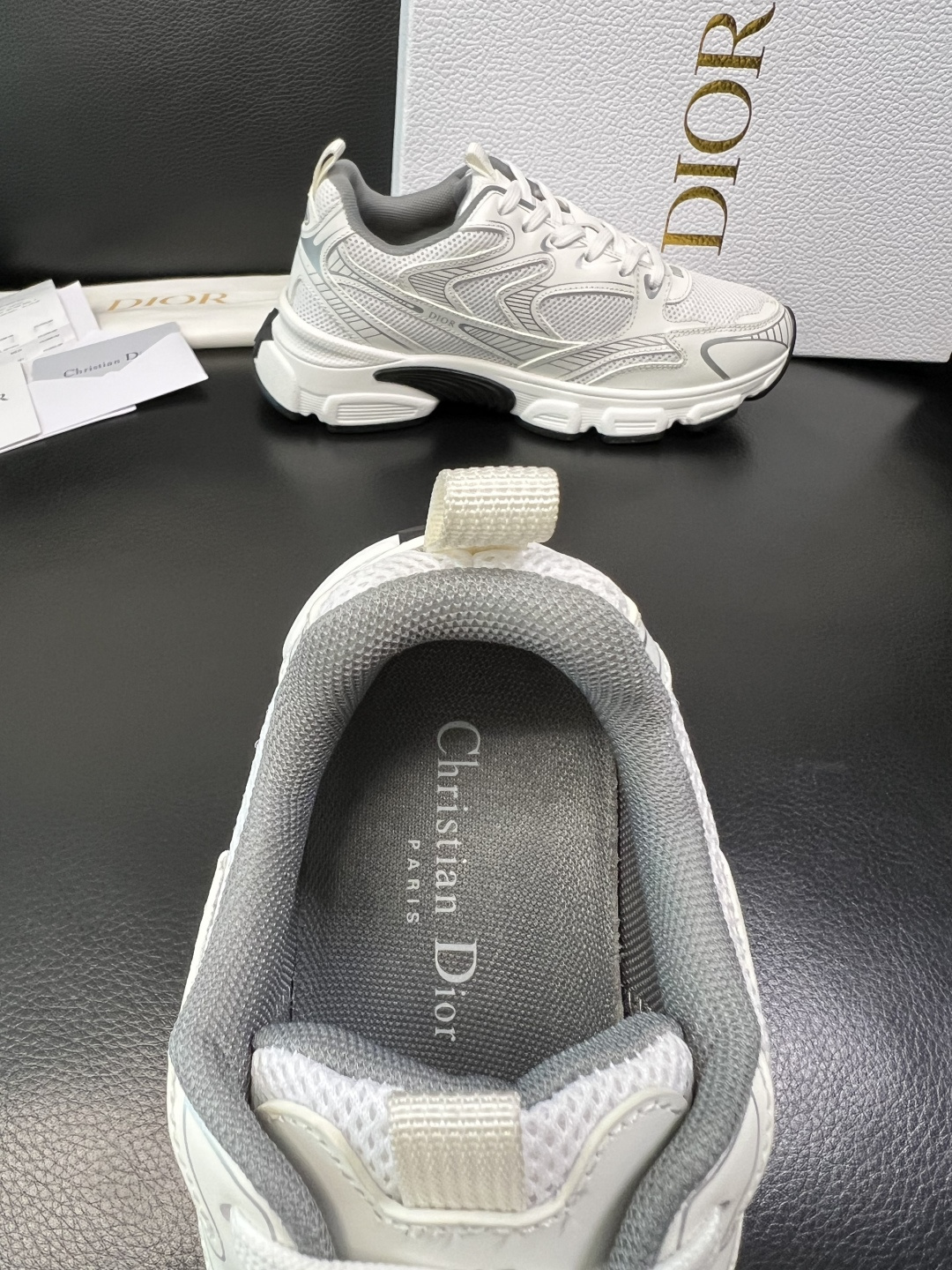 Dior 顶级工艺品 迪奥 专柜同步 原厂配置，意大利进口原版牛皮面料，透气舒适进口水染牛里垫，鞋底：原