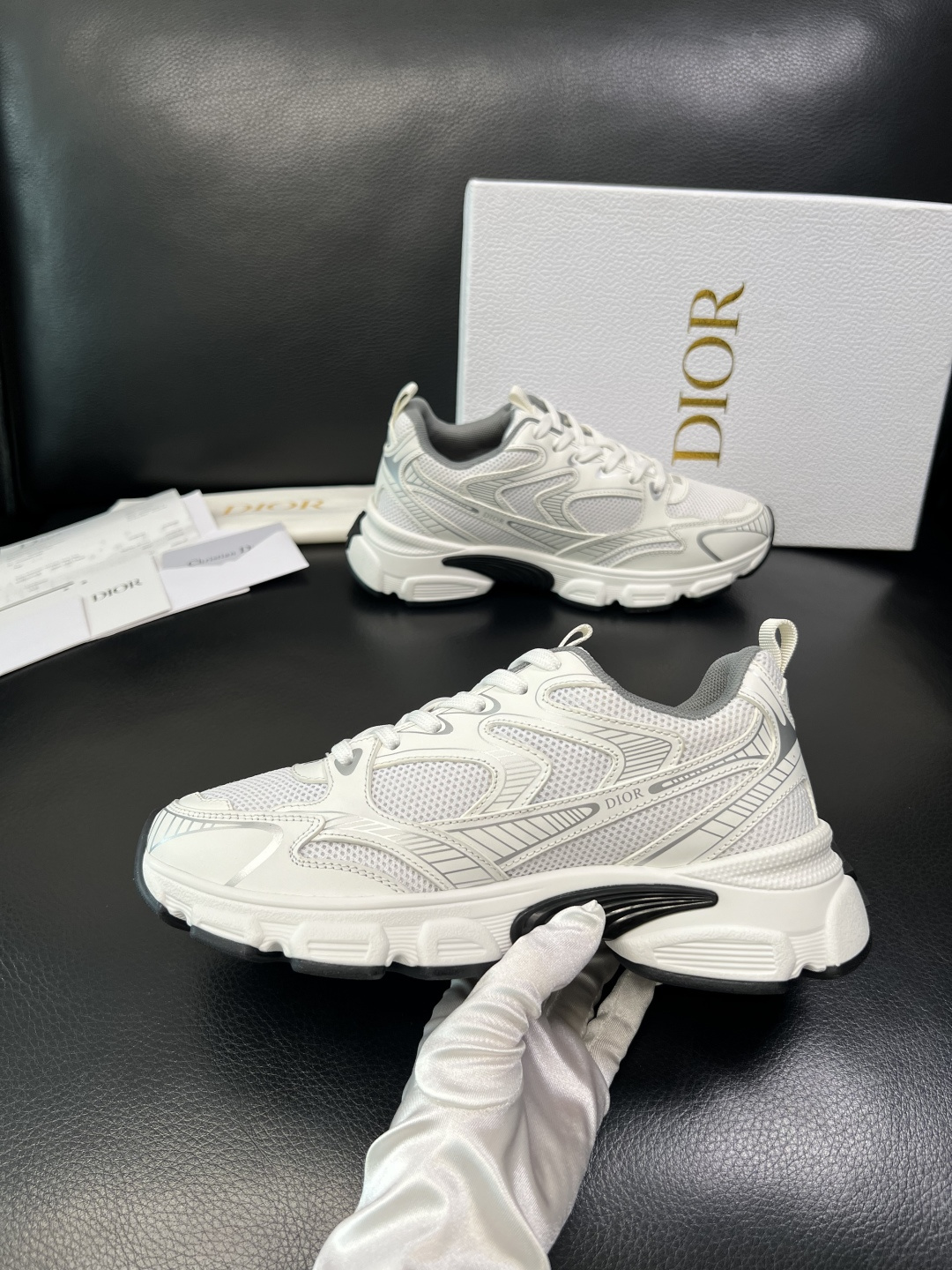 Dior 顶级工艺品 迪奥 专柜同步 原厂配置，意大利进口原版牛皮面料，透气舒适进口水染牛里垫，鞋底：原