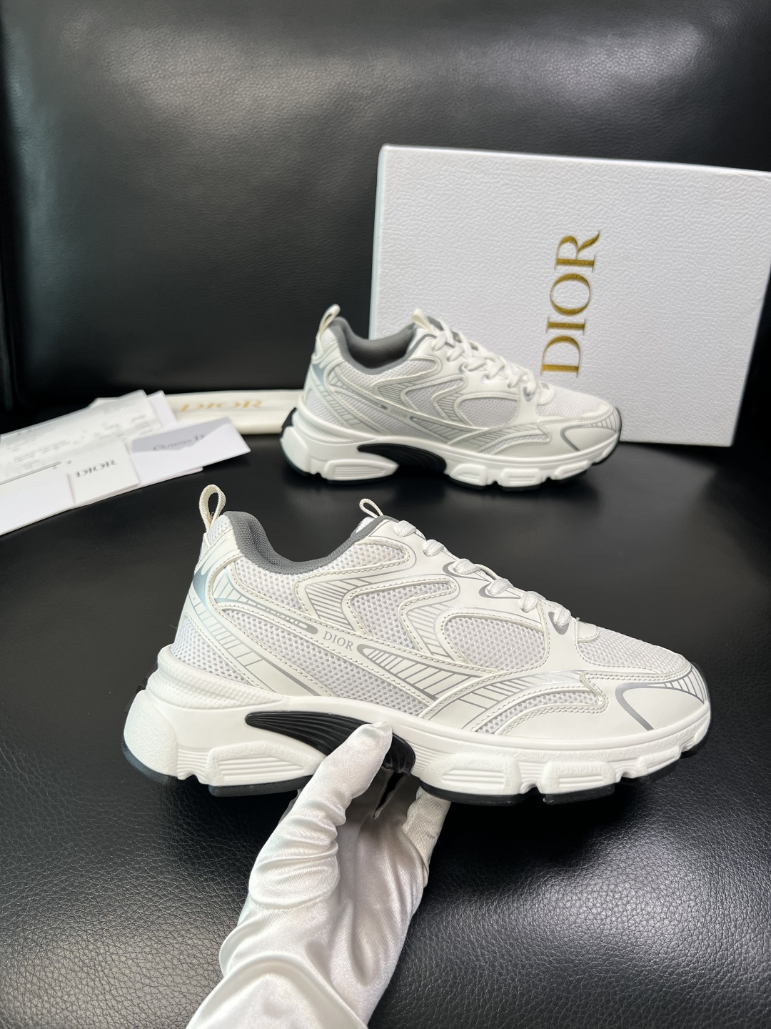 Dior 顶级工艺品 迪奥 专柜同步 原厂配置，意大利进口原版牛皮面料，透气舒适进口水染牛里垫，鞋底：原
