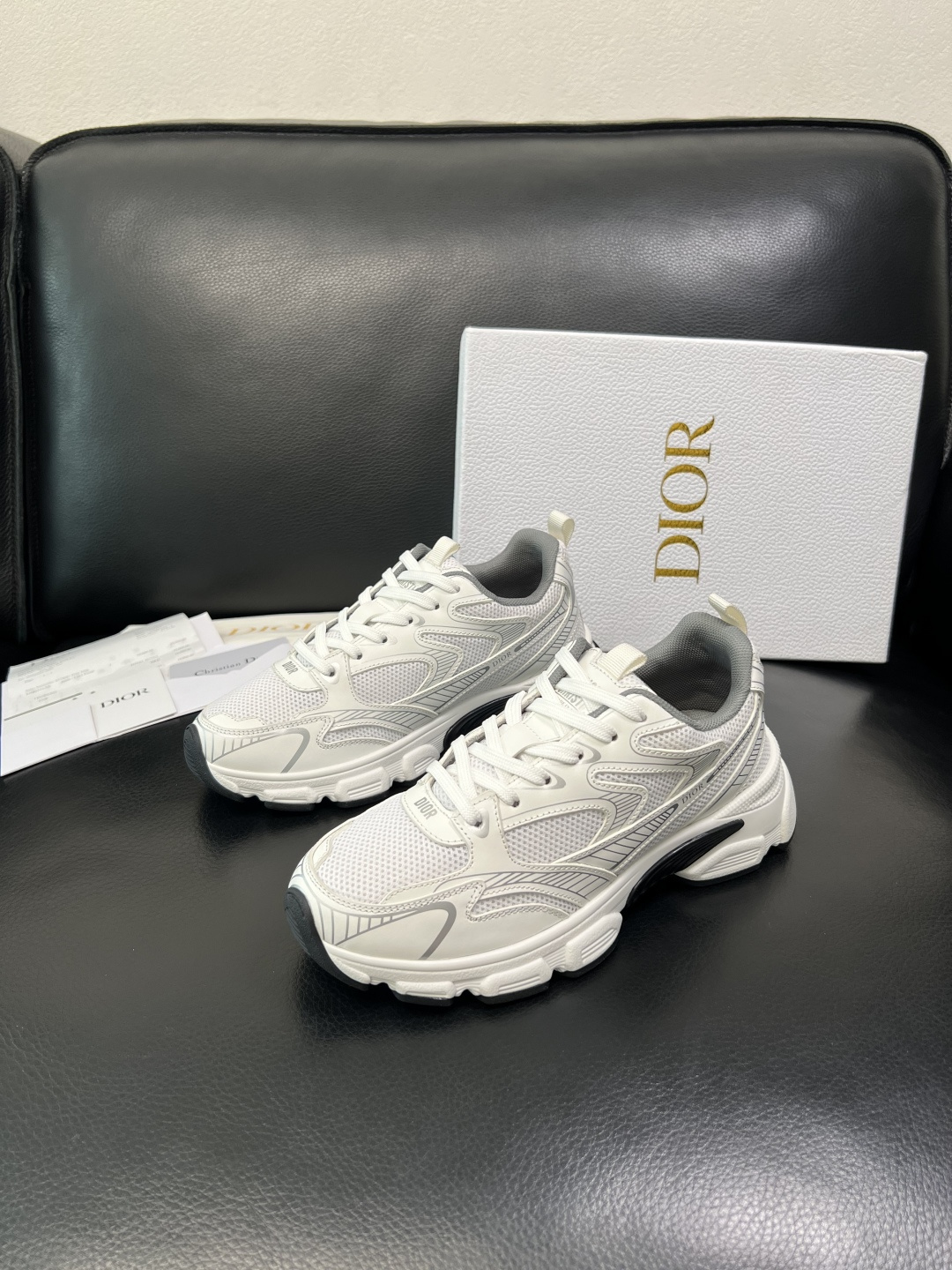 Dior 顶级工艺品 迪奥 专柜同步 原厂配置，意大利进口原版牛皮面料，透气舒适进口水染牛里垫，鞋底：原