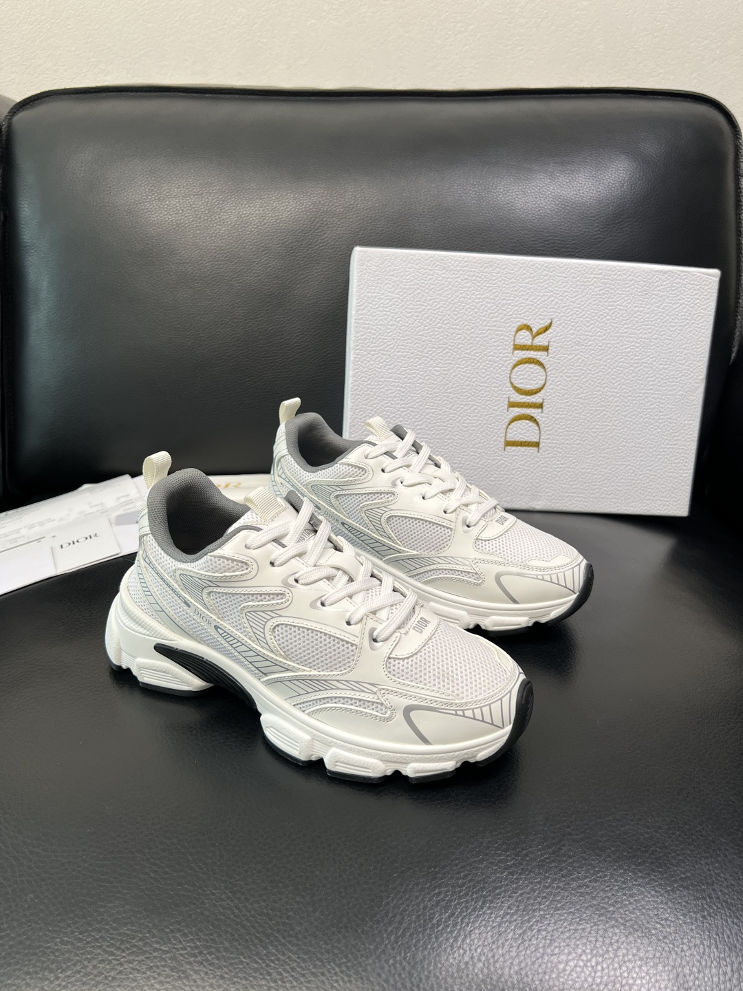 Dior 顶级工艺品 迪奥 专柜同步 原厂配置，意大利进口原版牛皮面料，透气舒适进口水染牛里垫，鞋底：原