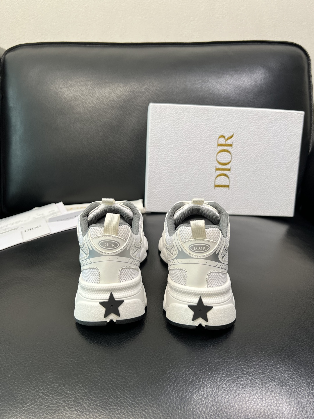 Dior 顶级工艺品 迪奥 专柜同步 原厂配置，意大利进口原版牛皮面料，透气舒适进口水染牛里垫，鞋底：原