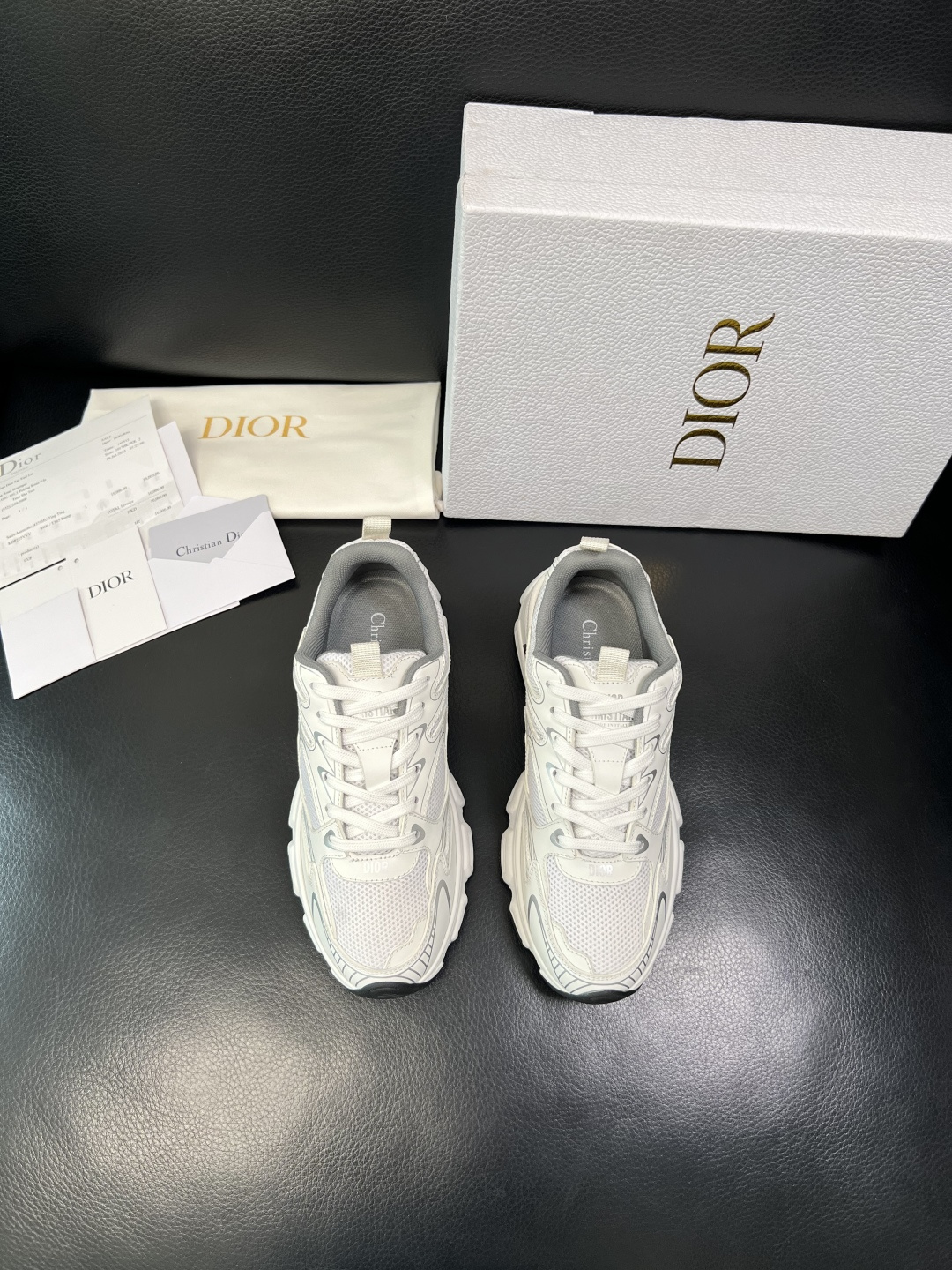 Dior 顶级工艺品 迪奥 专柜同步 原厂配置，意大利进口原版牛皮面料，透气舒适进口水染牛里垫，鞋底：原