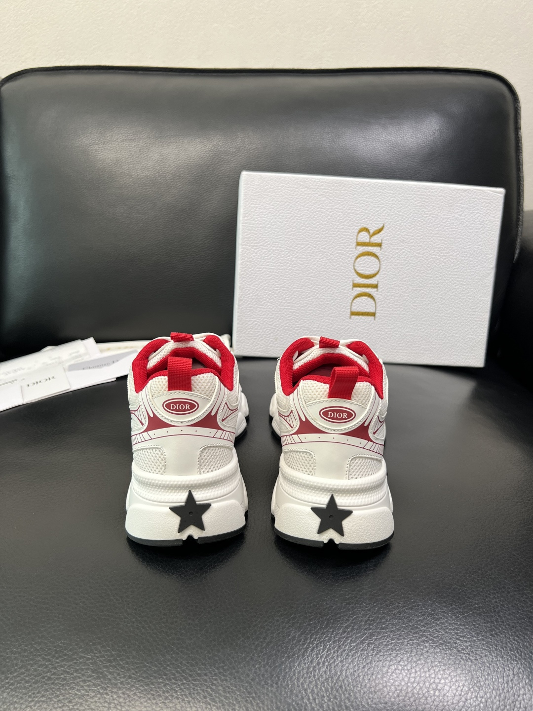 Dior 顶级工艺品 迪奥 专柜同步 原厂配置，意大利进口原版牛皮面料，透气舒适进口水染牛里垫，鞋底：原
