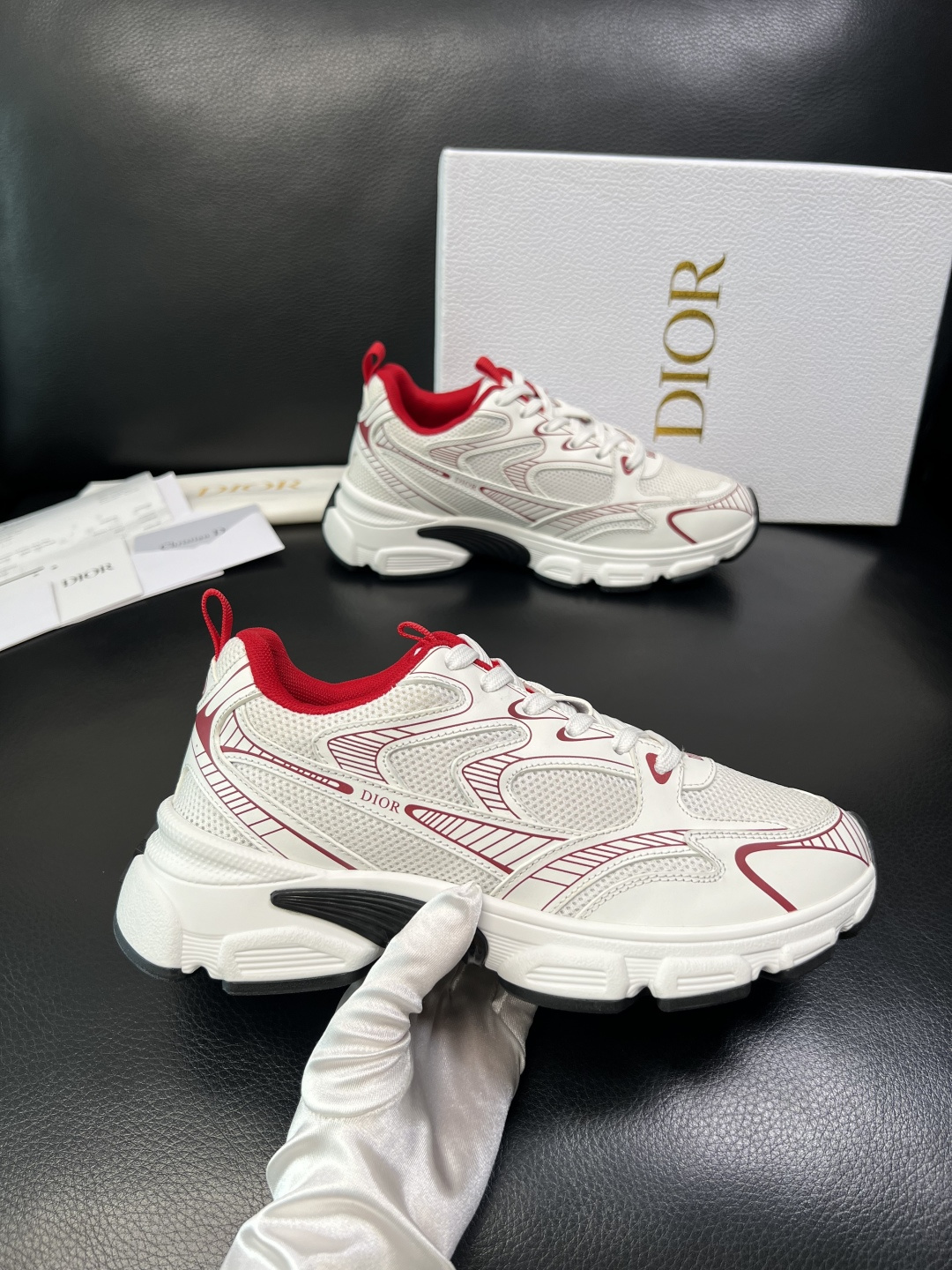 Dior 顶级工艺品 迪奥 专柜同步 原厂配置，意大利进口原版牛皮面料，透气舒适进口水染牛里垫，鞋底：原