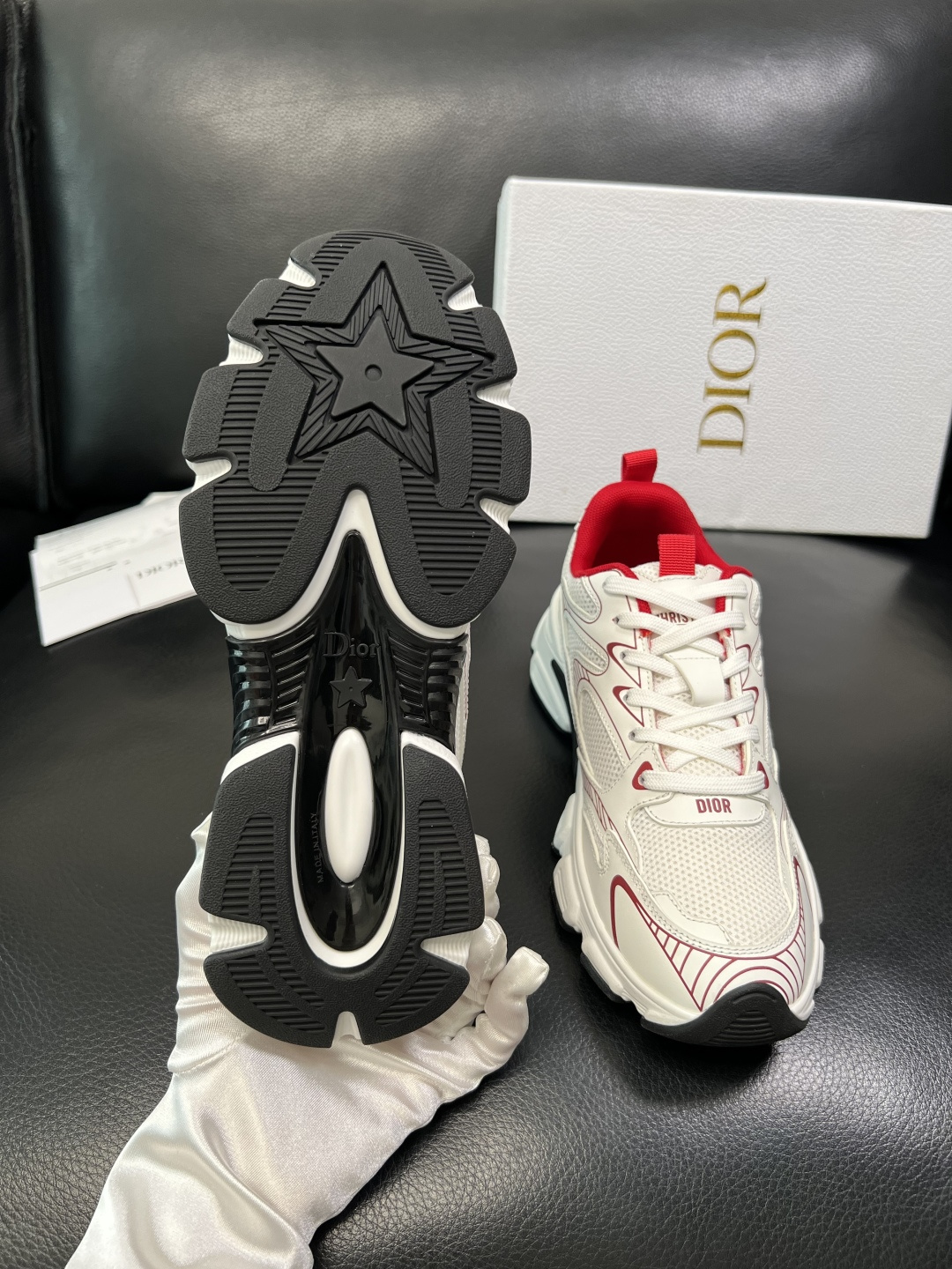 Dior 顶级工艺品 迪奥 专柜同步 原厂配置，意大利进口原版牛皮面料，透气舒适进口水染牛里垫，鞋底：原