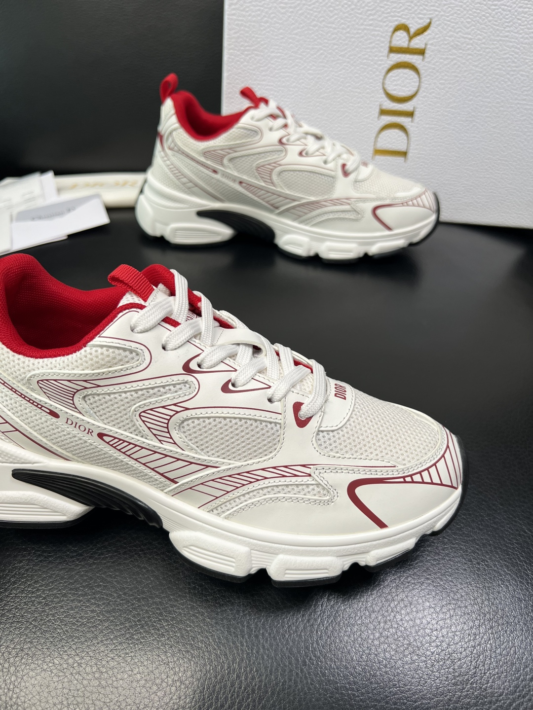 Dior 顶级工艺品 迪奥 专柜同步 原厂配置，意大利进口原版牛皮面料，透气舒适进口水染牛里垫，鞋底：原