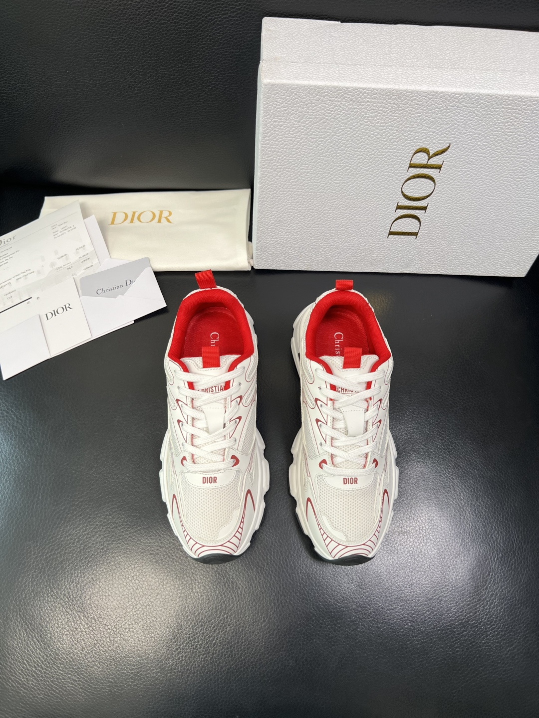 Dior 顶级工艺品 迪奥 专柜同步 原厂配置，意大利进口原版牛皮面料，透气舒适进口水染牛里垫，鞋底：原