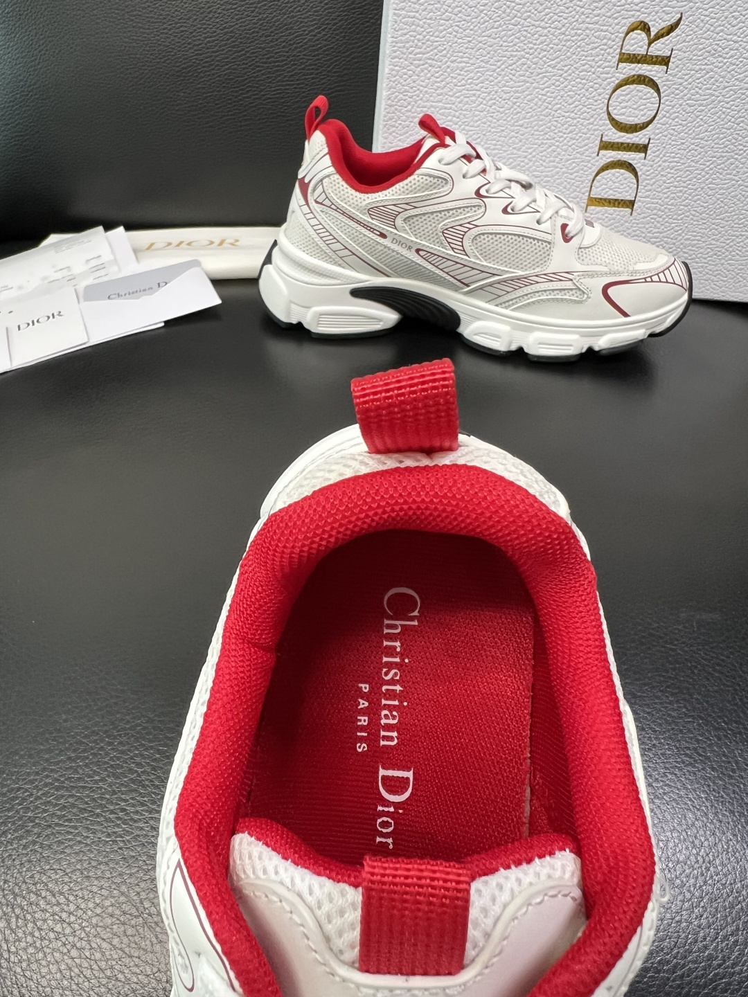 Dior 顶级工艺品 迪奥 专柜同步 原厂配置，意大利进口原版牛皮面料，透气舒适进口水染牛里垫，鞋底：原