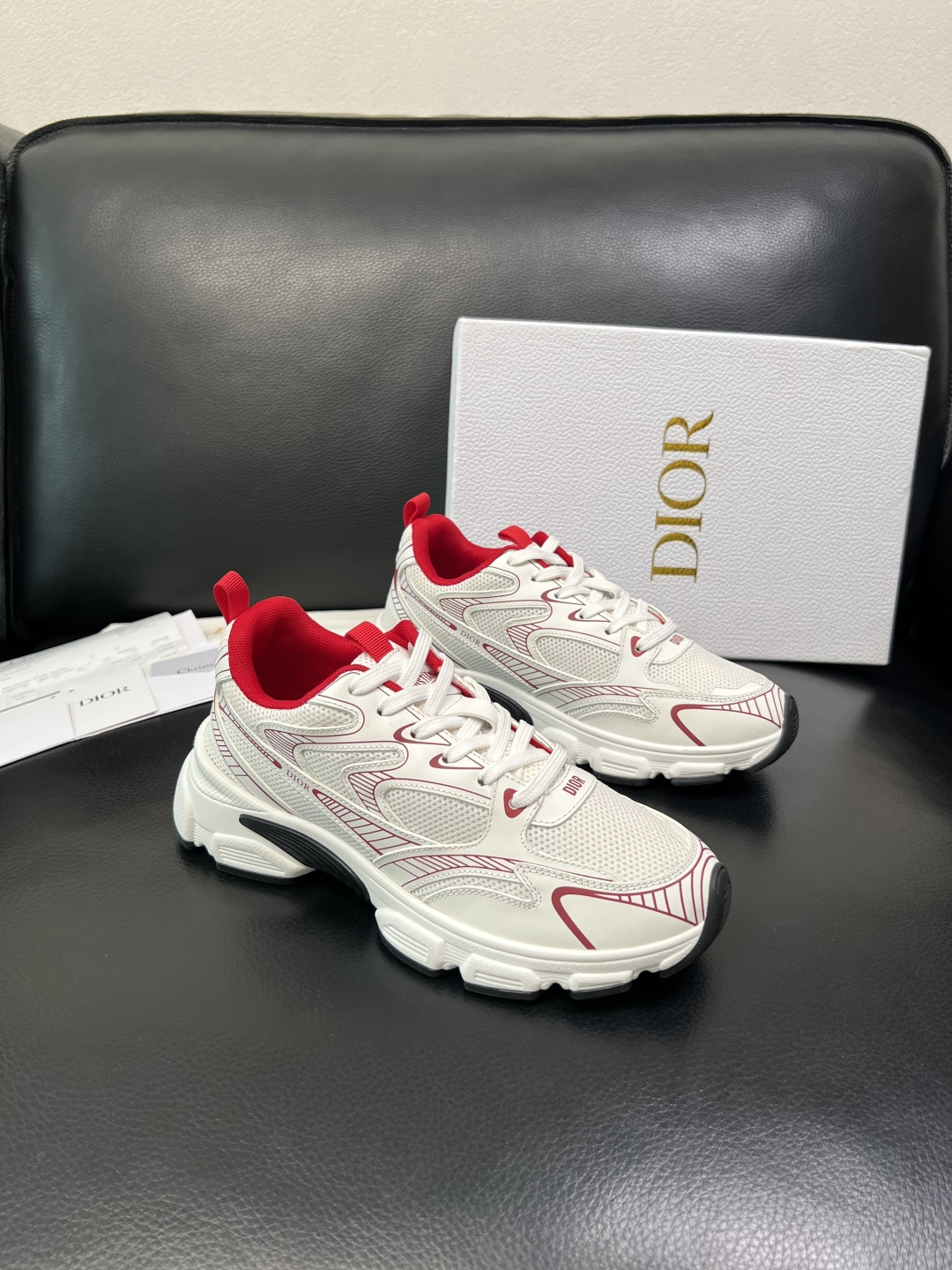 Dior 顶级工艺品 迪奥 专柜同步 原厂配置，意大利进口原版牛皮面料，透气舒适进口水染牛里垫，鞋底：原