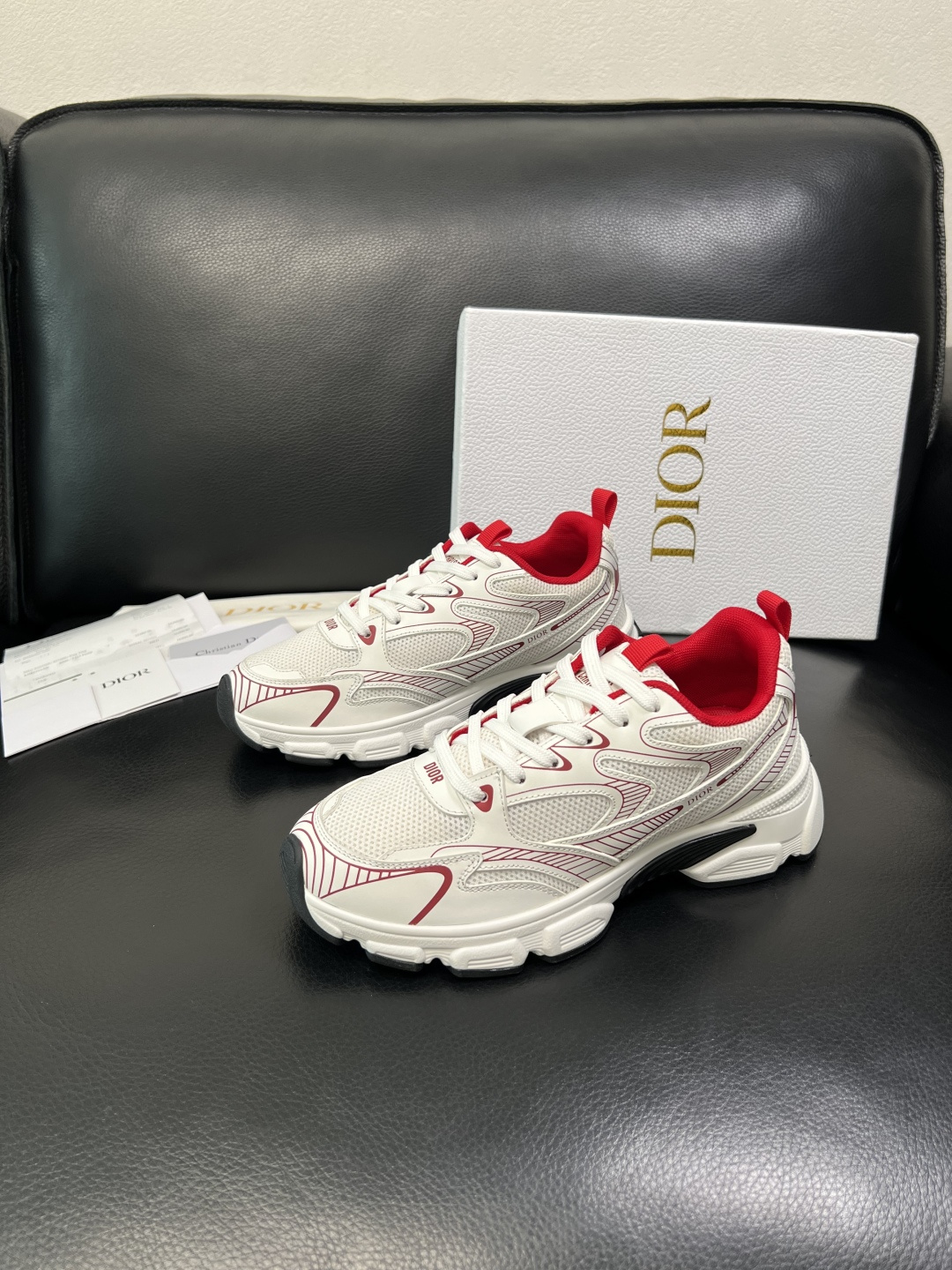 Dior 顶级工艺品 迪奥 专柜同步 原厂配置，意大利进口原版牛皮面料，透气舒适进口水染牛里垫，鞋底：原