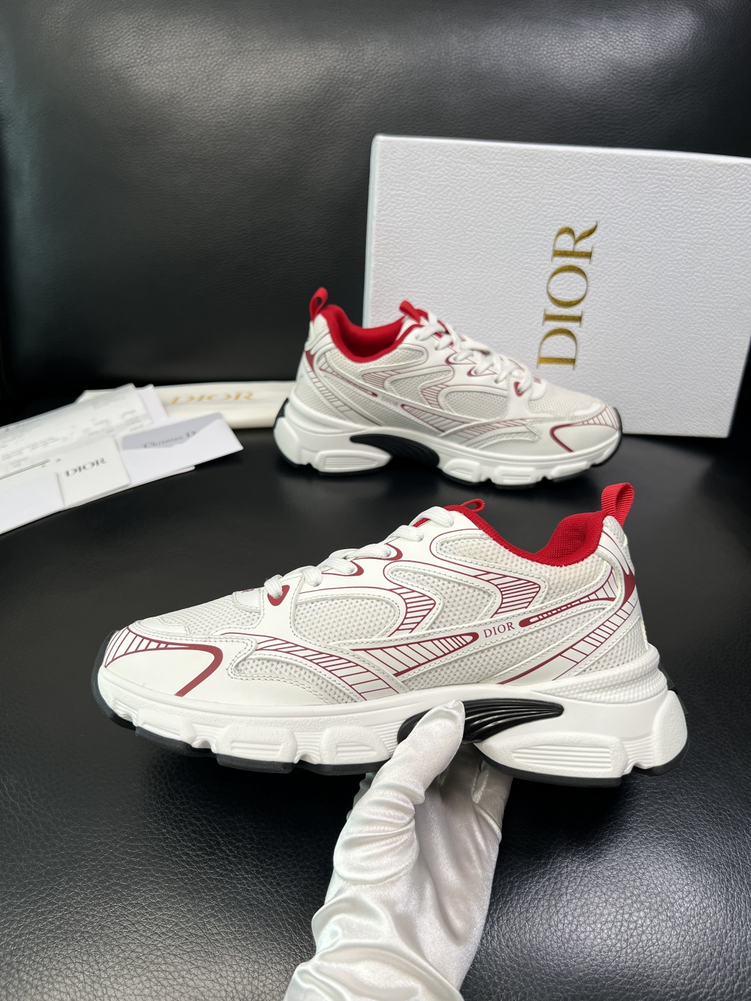 Dior 顶级工艺品 迪奥 专柜同步 原厂配置，意大利进口原版牛皮面料，透气舒适进口水染牛里垫，鞋底：原