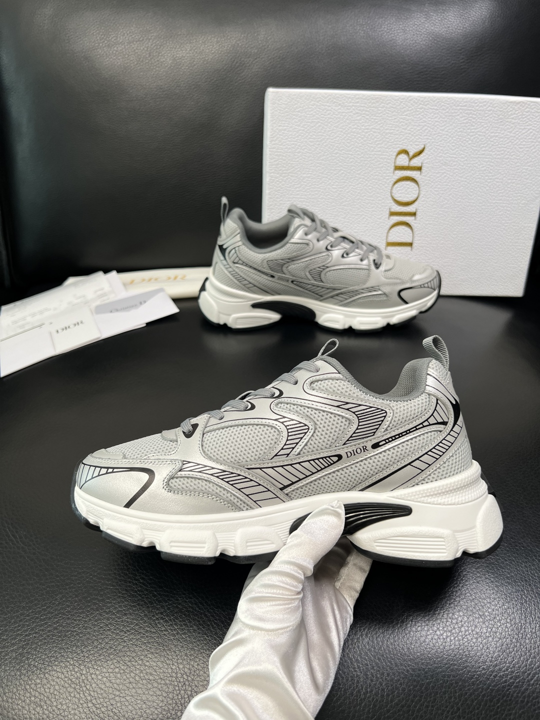 Dior 顶级工艺品 迪奥 专柜同步 原厂配置，意大利进口原版牛皮面料，透气舒适进口水染牛里垫，鞋底：原