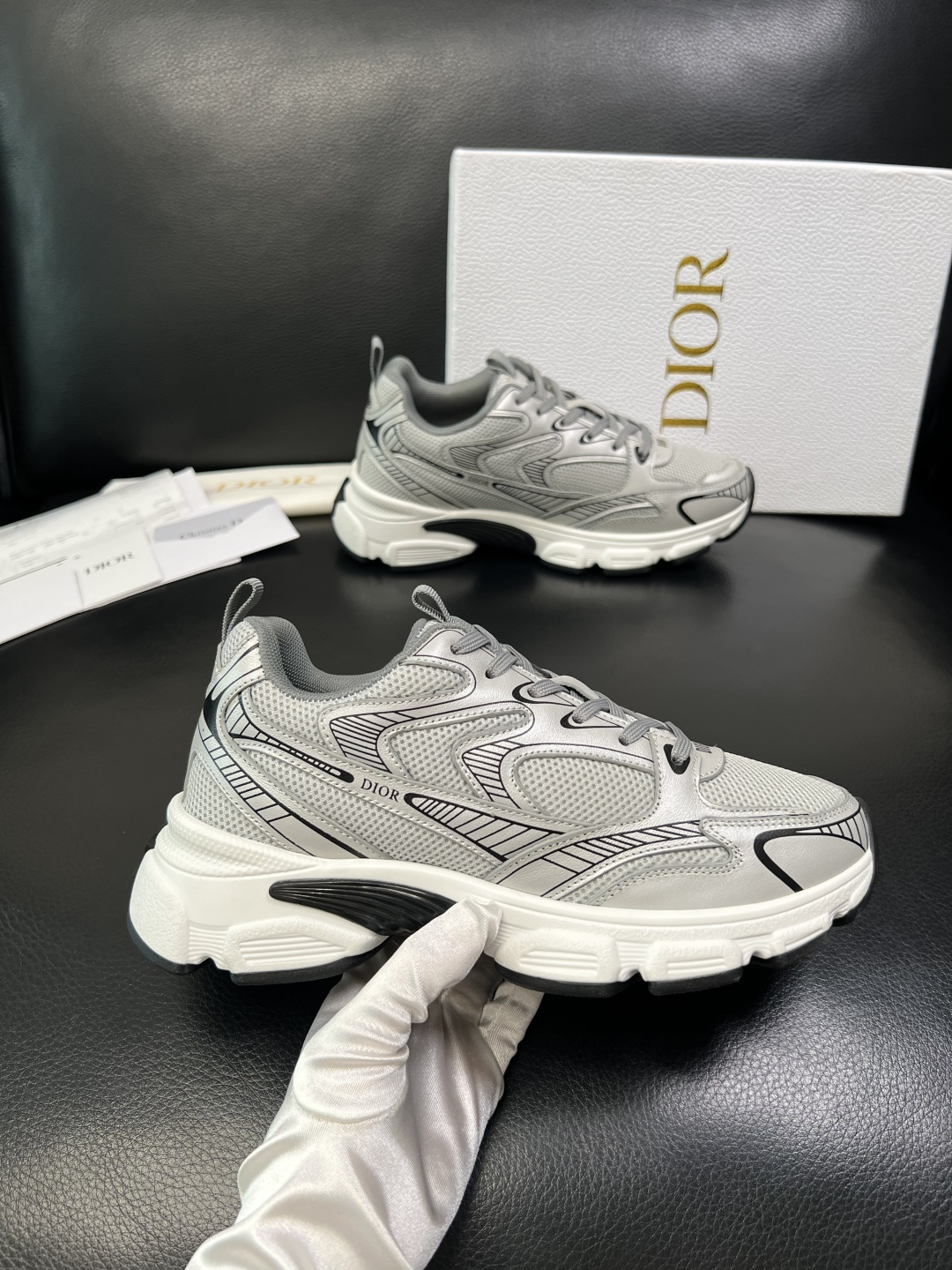 Dior 顶级工艺品 迪奥 专柜同步 原厂配置，意大利进口原版牛皮面料，透气舒适进口水染牛里垫，鞋底：原
