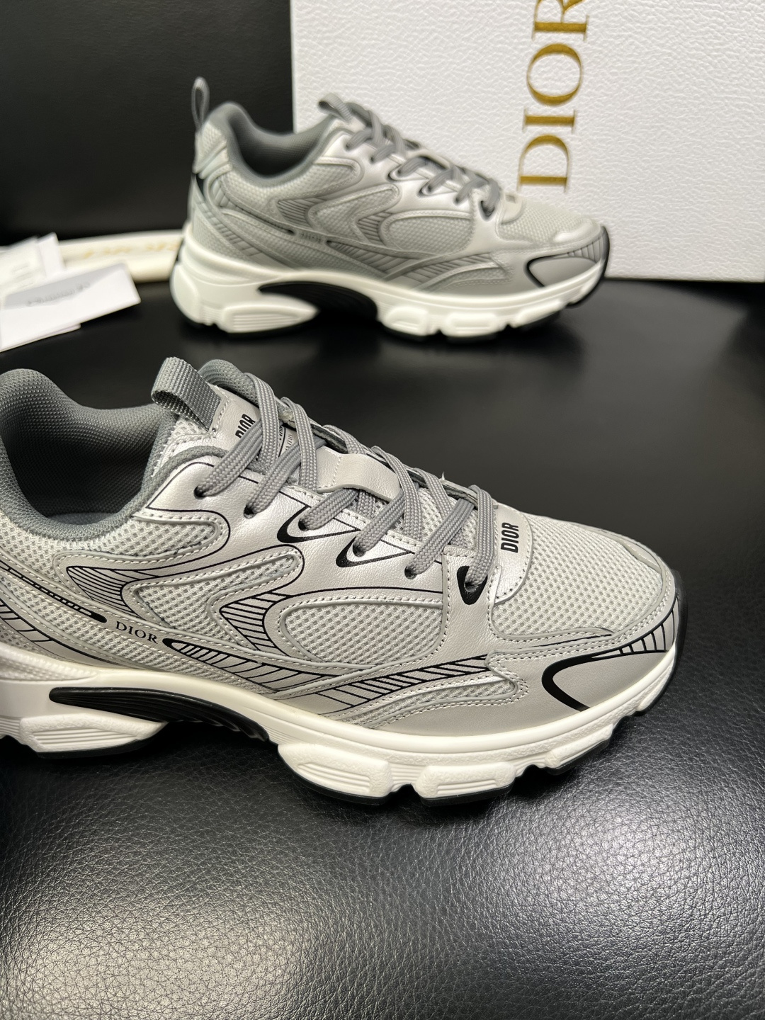 Dior 顶级工艺品 迪奥 专柜同步 原厂配置，意大利进口原版牛皮面料，透气舒适进口水染牛里垫，鞋底：原