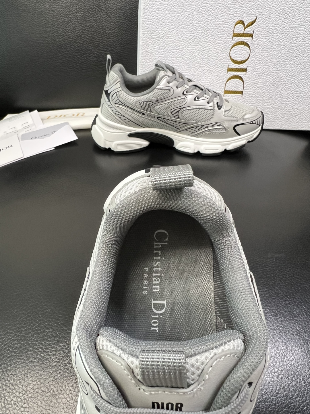 Dior 顶级工艺品 迪奥 专柜同步 原厂配置，意大利进口原版牛皮面料，透气舒适进口水染牛里垫，鞋底：原