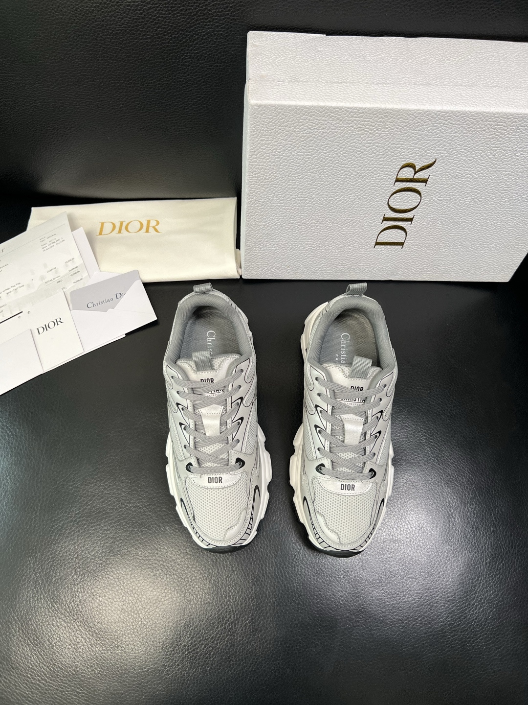 Dior 顶级工艺品 迪奥 专柜同步 原厂配置，意大利进口原版牛皮面料，透气舒适进口水染牛里垫，鞋底：原