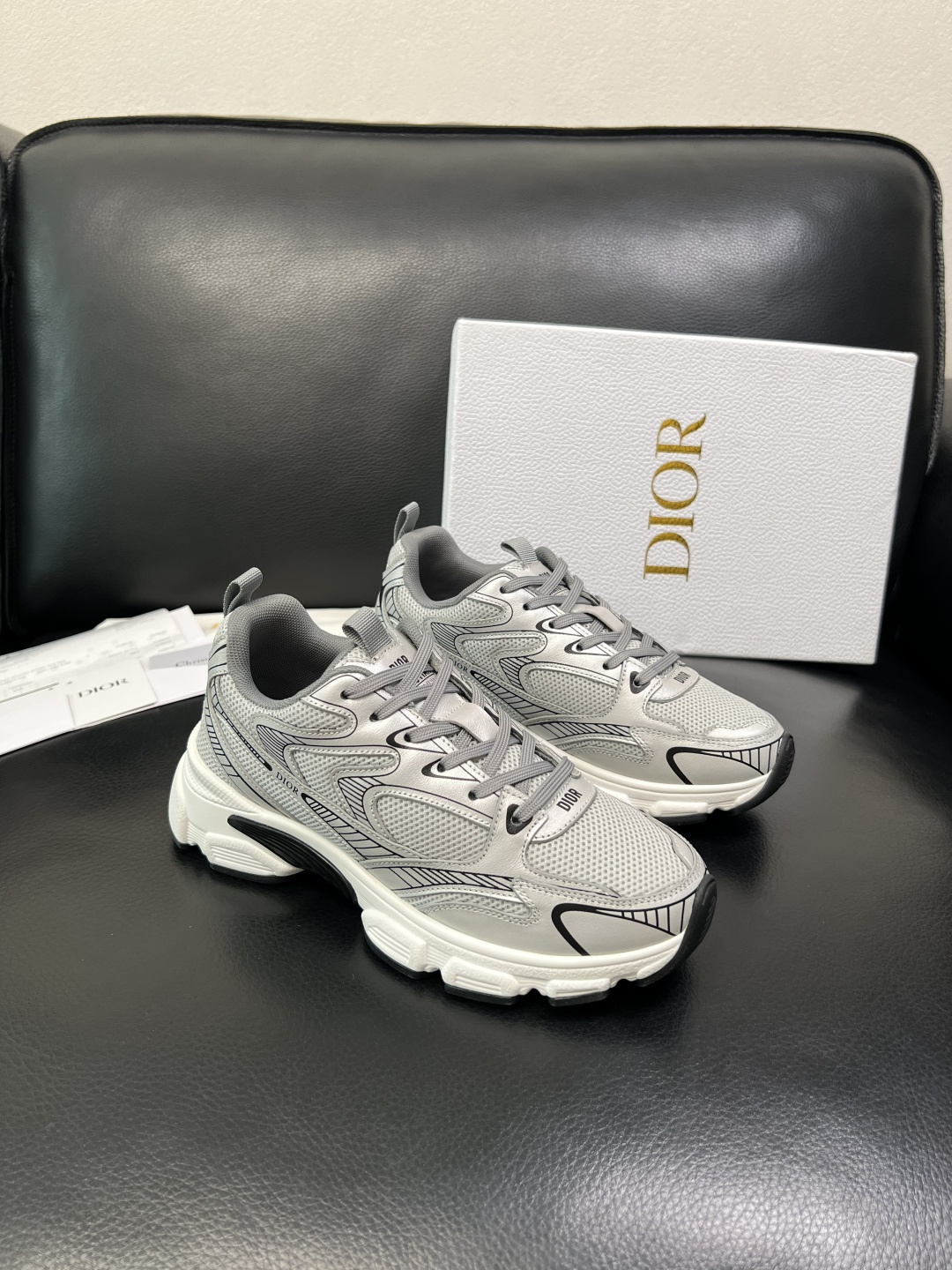 Dior 顶级工艺品 迪奥 专柜同步 原厂配置，意大利进口原版牛皮面料，透气舒适进口水染牛里垫，鞋底：原