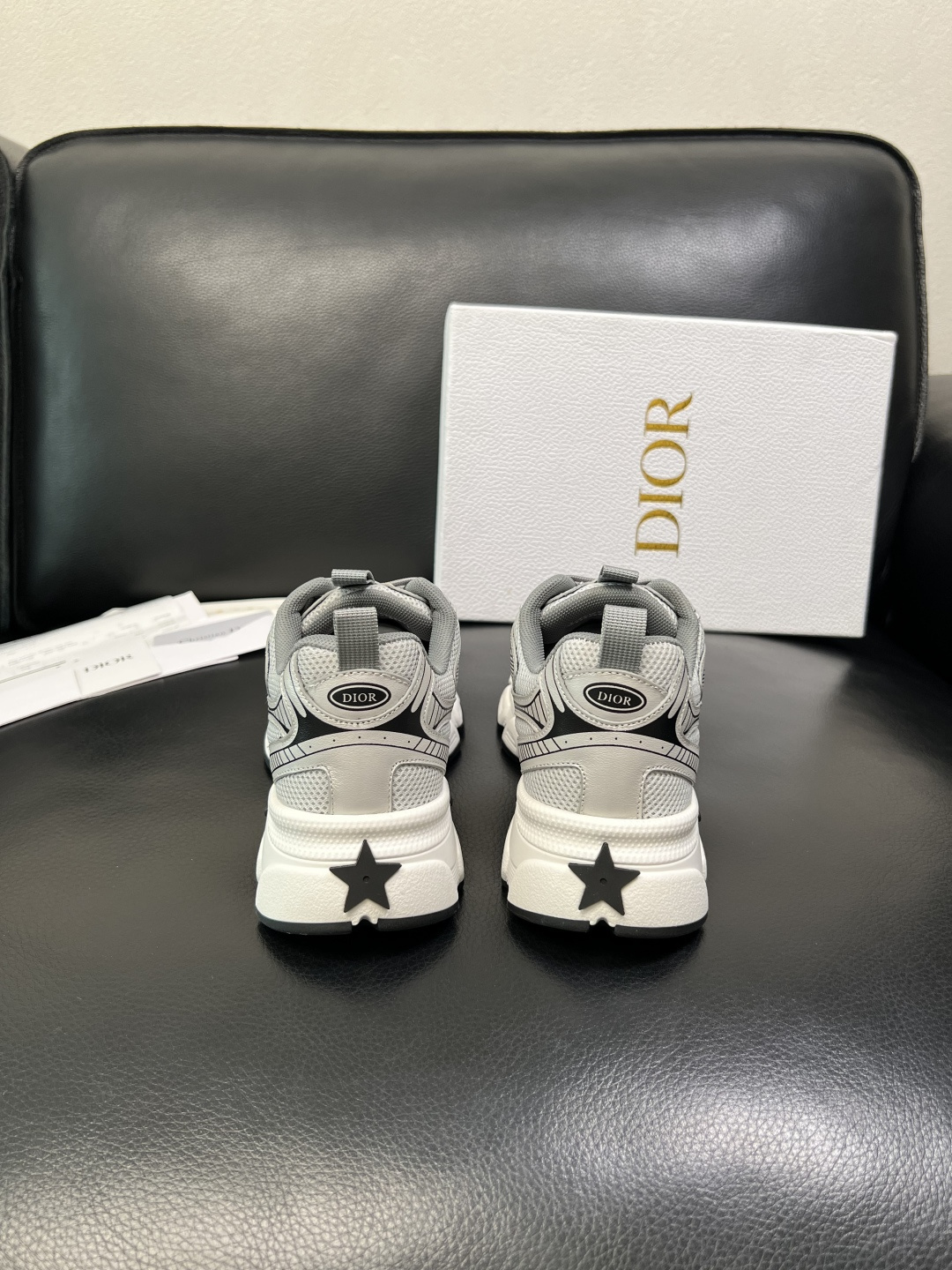 Dior 顶级工艺品 迪奥 专柜同步 原厂配置，意大利进口原版牛皮面料，透气舒适进口水染牛里垫，鞋底：原