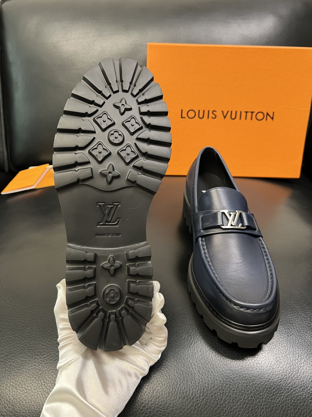 Lv 高品质 顶级代购 路易威登 皮鞋专柜同步，鞋面意大利进口，进口水染牛皮内里，鞋底：原厂特供原版底，