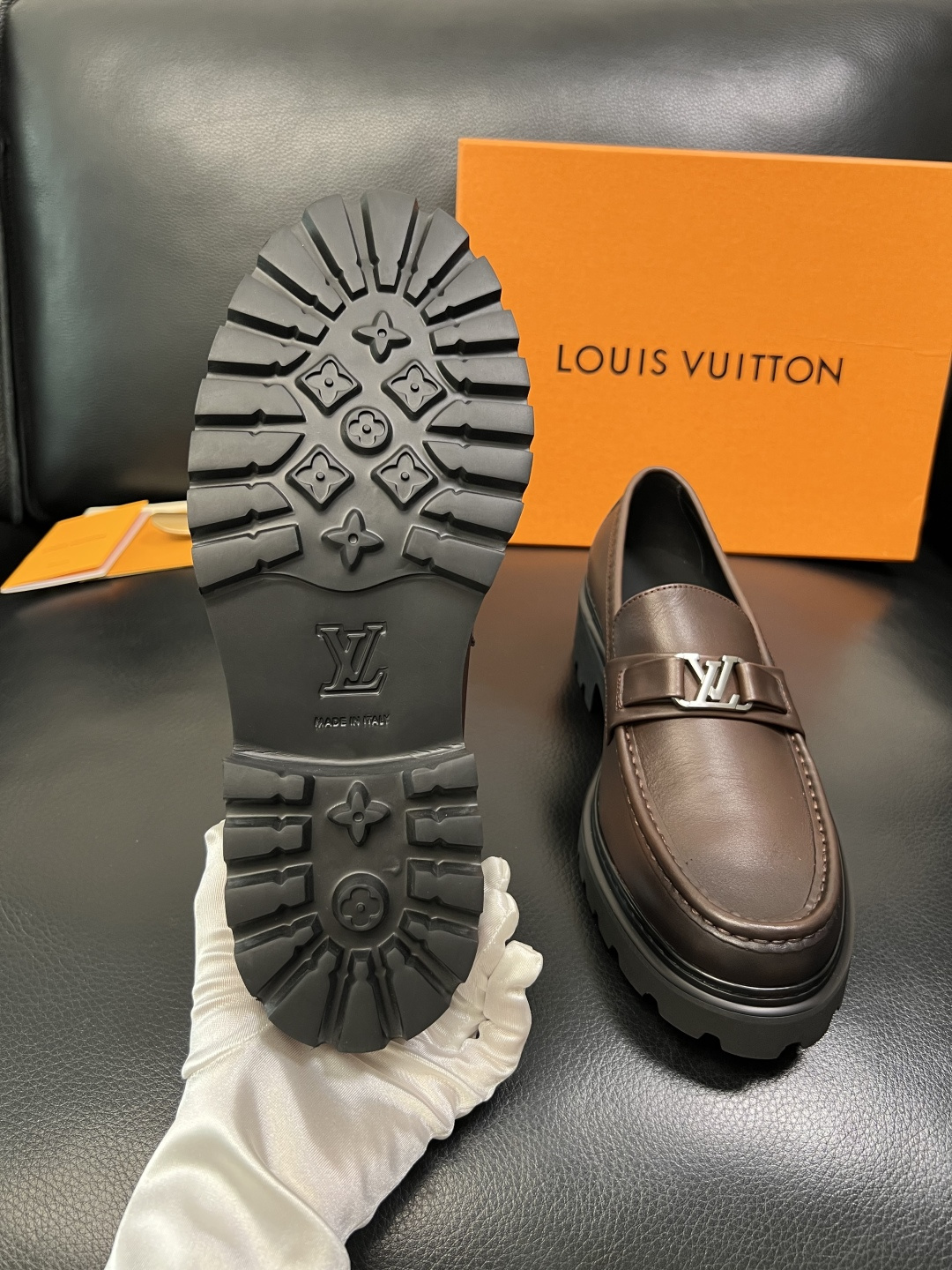 Lv 高品质 顶级代购 路易威登 皮鞋专柜同步，鞋面意大利进口，进口水染牛皮内里，鞋底：原厂特供原版底，