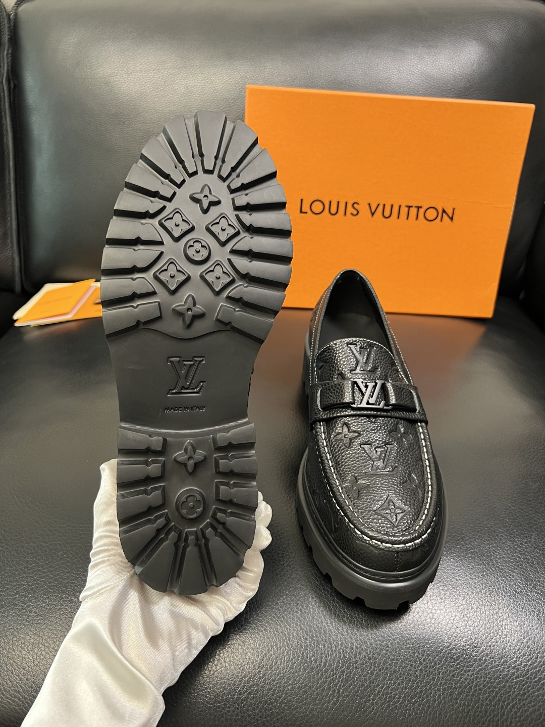 Lv 高品质 顶级代购 路易威登 皮鞋专柜同步，鞋面意大利进口，进口水染牛皮内里，鞋底：原厂特供原版底，