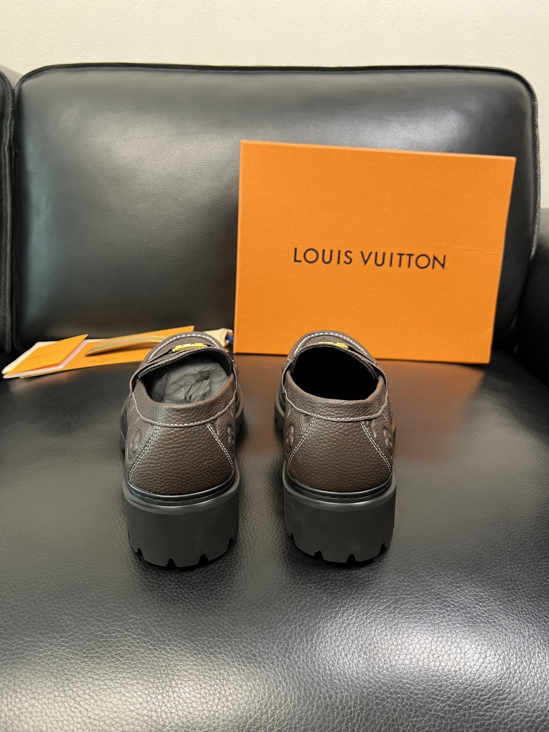 Lv 高品质 顶级代购 路易威登 皮鞋专柜同步，鞋面意大利进口，进口水染牛皮内里，鞋底：原厂特供原版底，